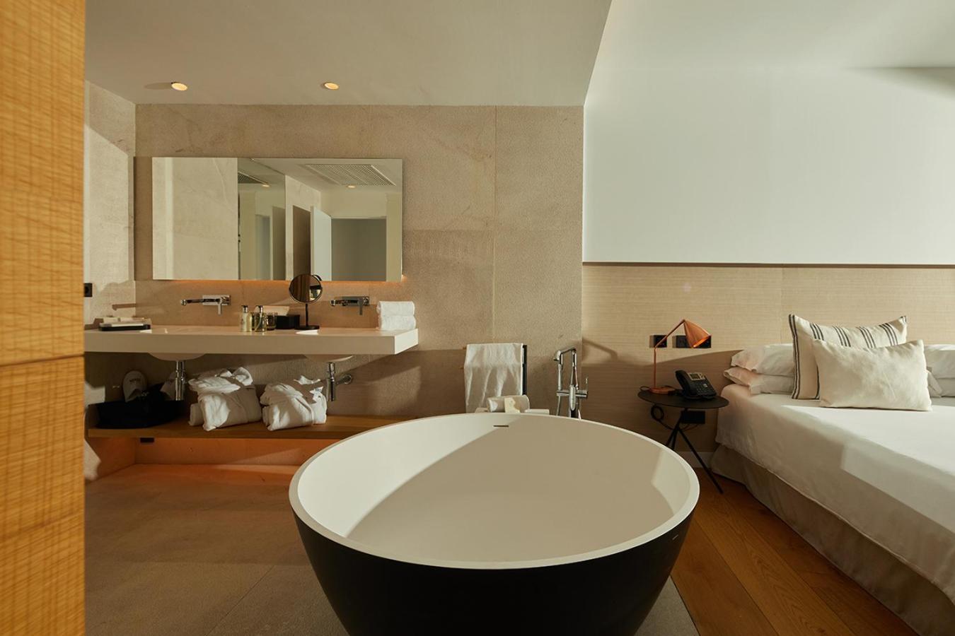 Suite con Jacuzzi y Balcón