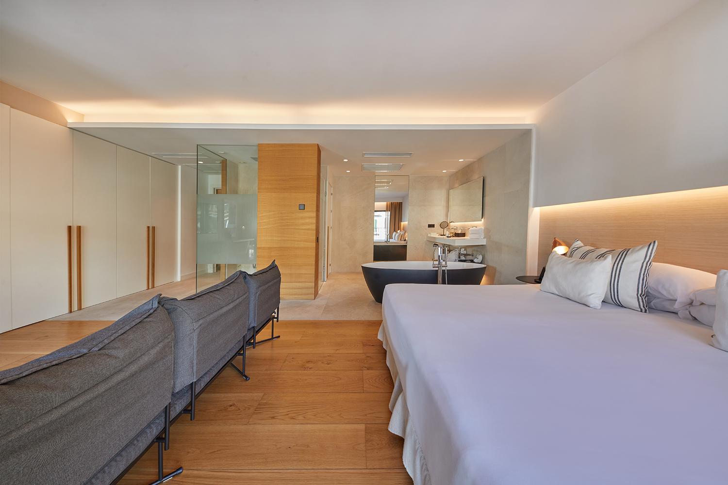 Suite con Jacuzzi y Balcón
