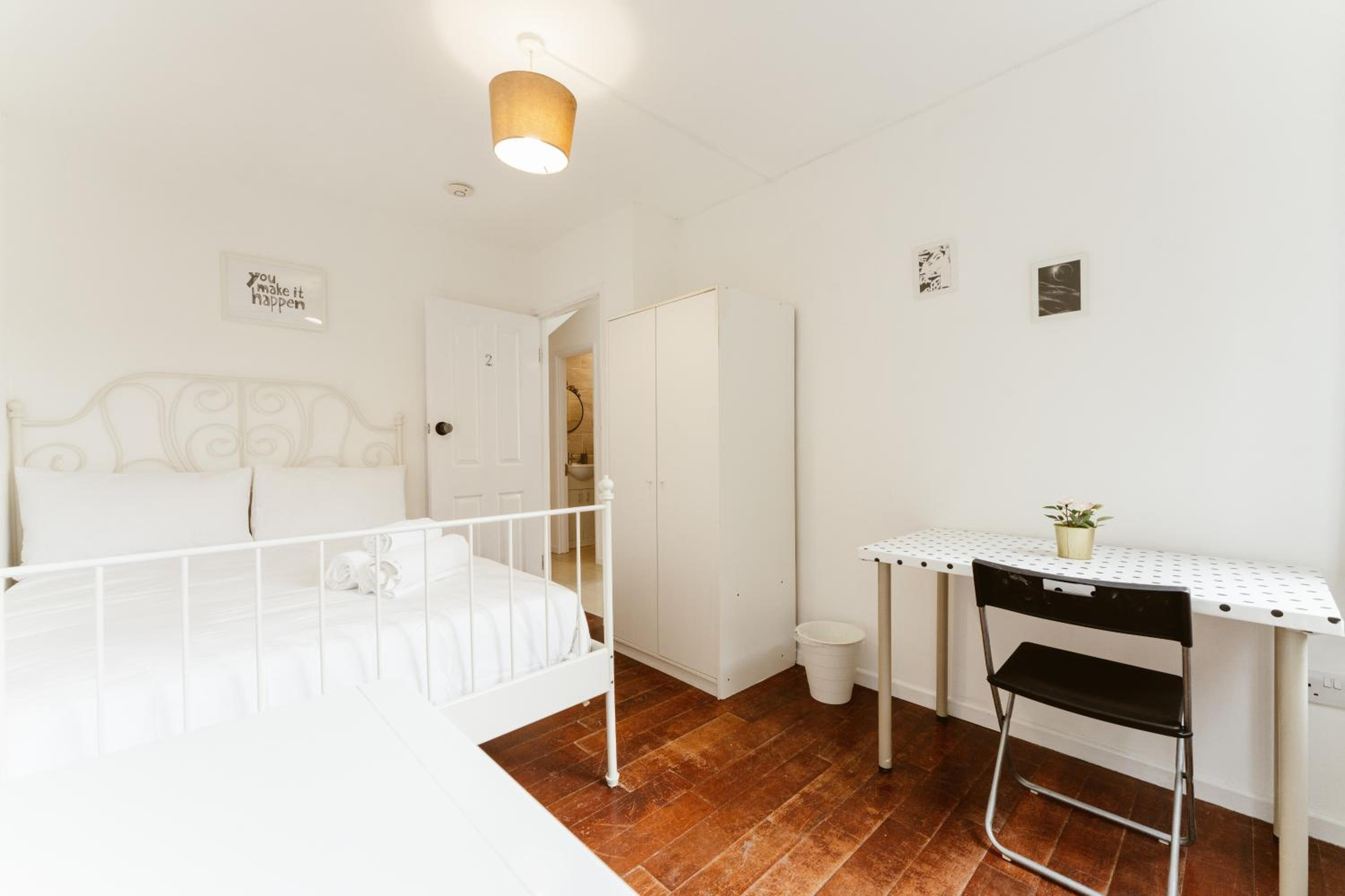 Double Room with Shared Bathroom Room 2 photo 2