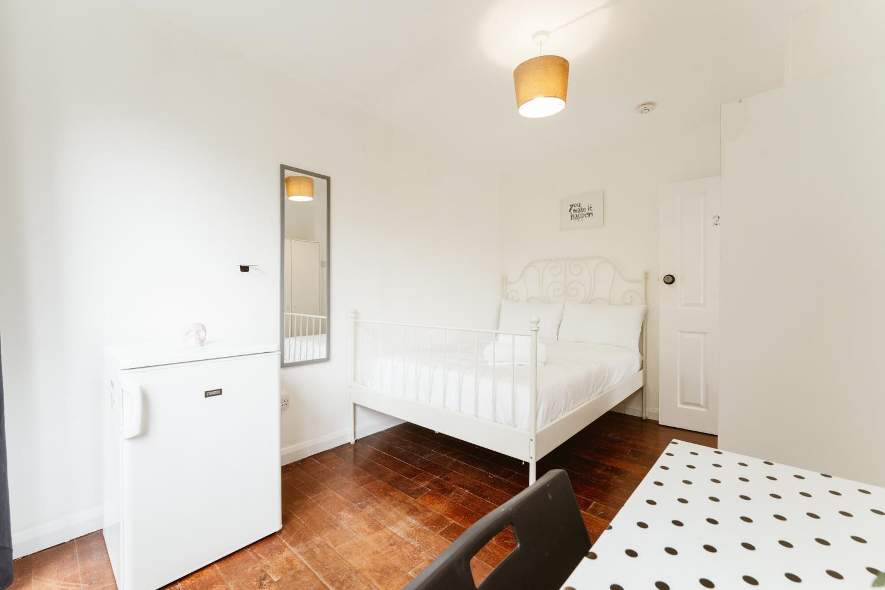 Double Room with Shared Bathroom Room 2 photo 3