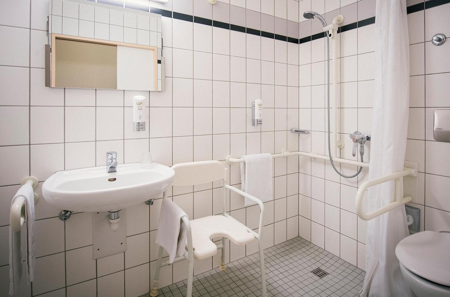 Comfort Accessible Room - Photo 2