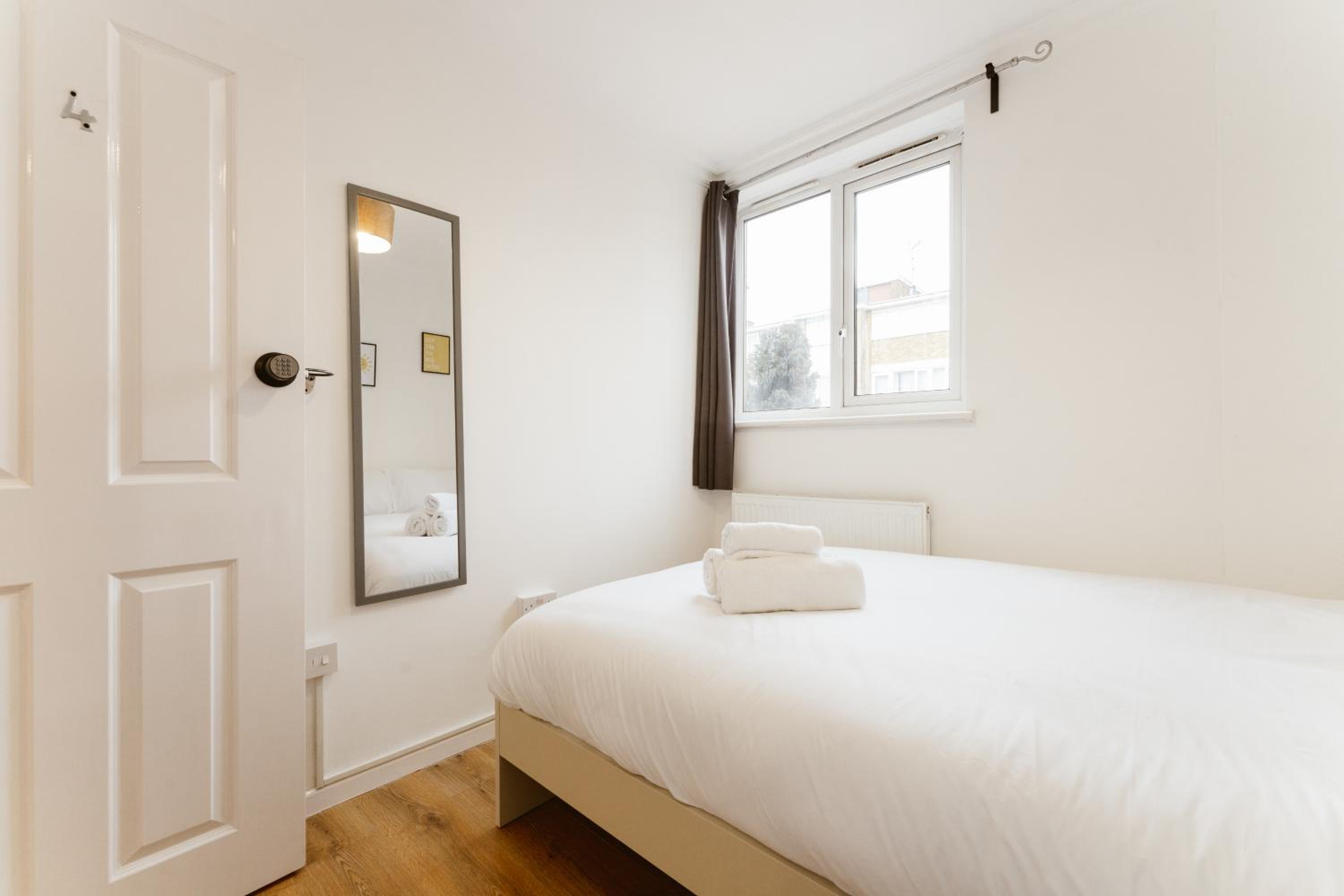 Double Room with Shared Bathroom Room 4 photo 3
