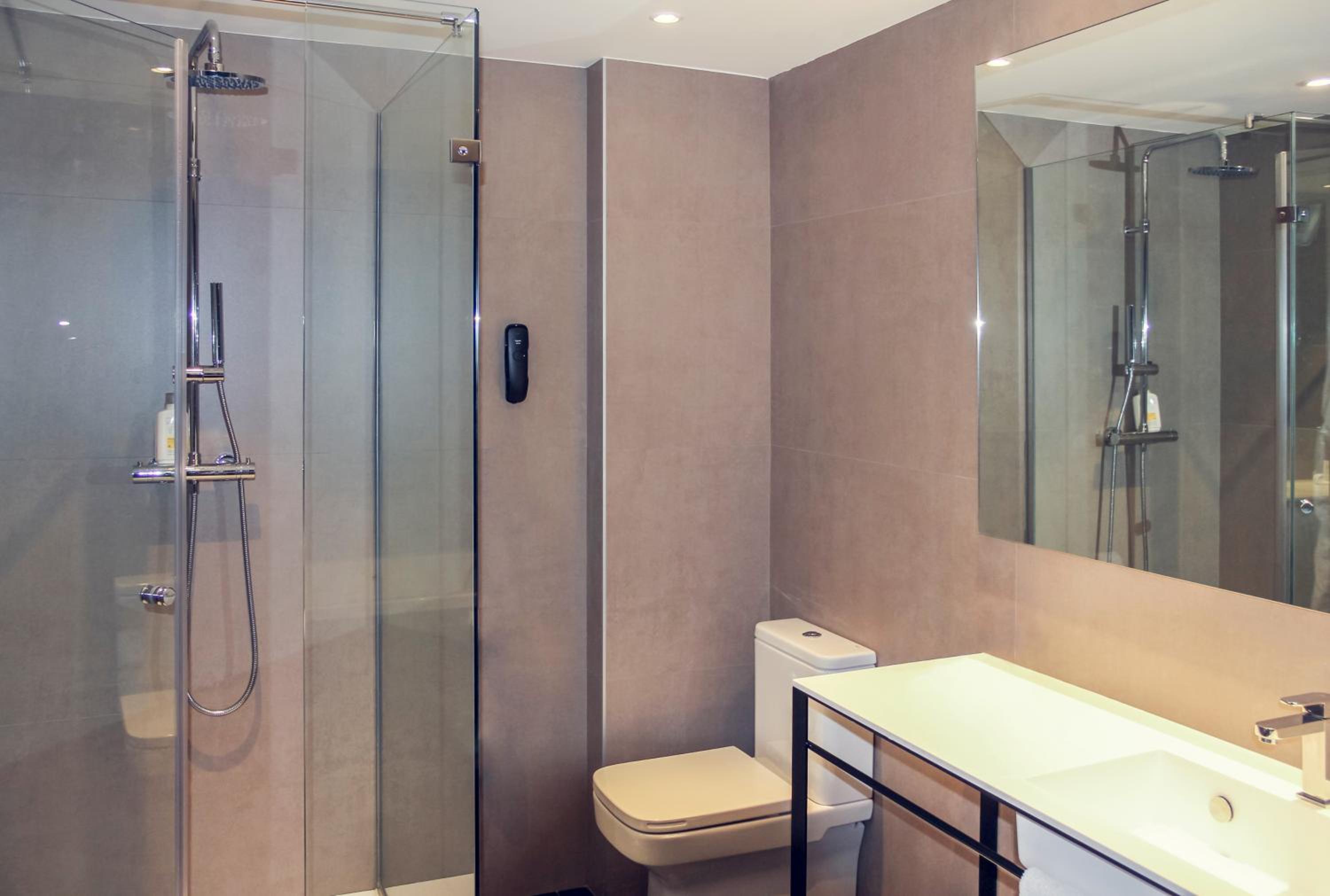 Standard Twin Room - Photo 4