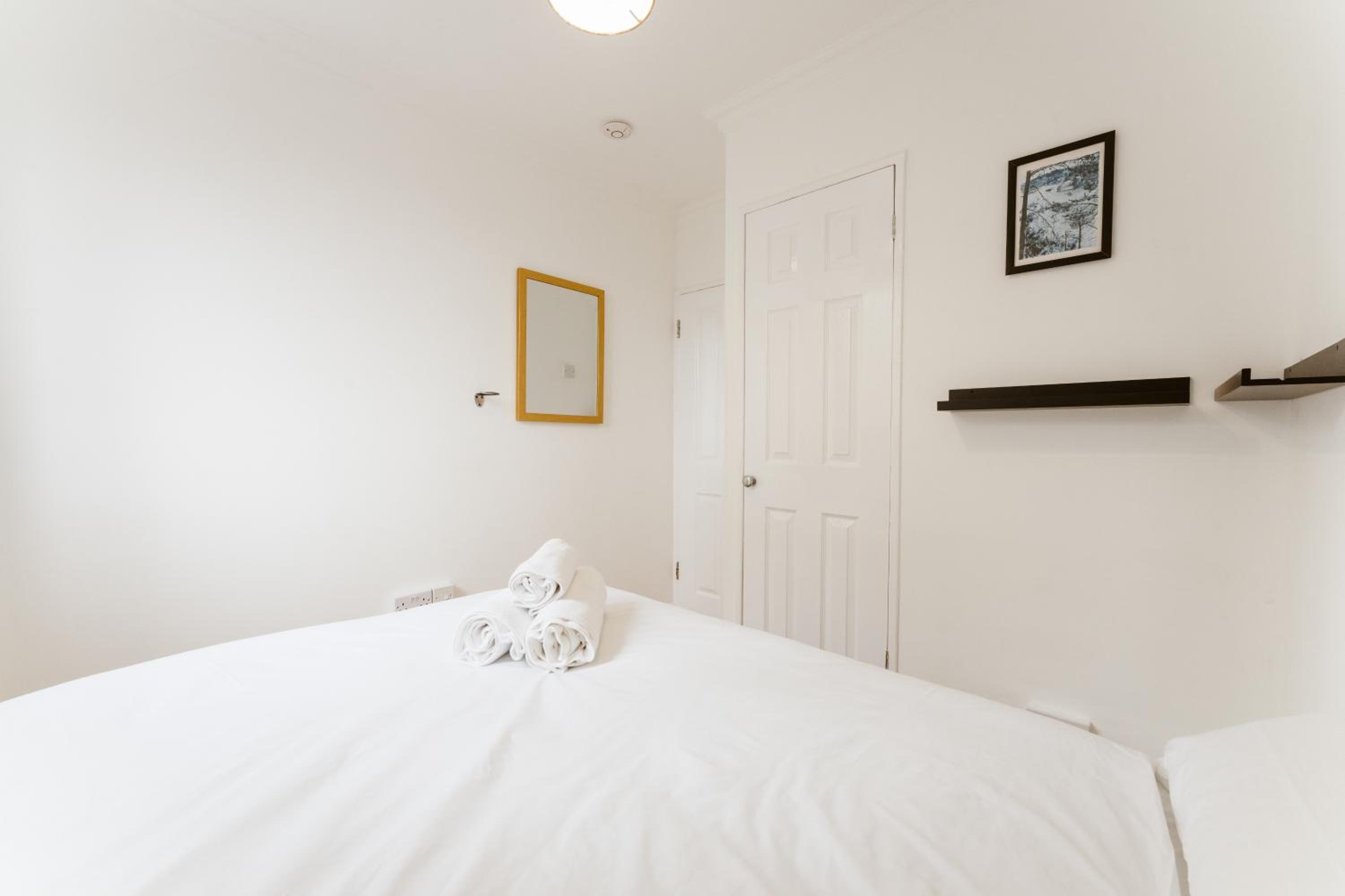 Double Room with Shared Bathroom Room 5 photo 3