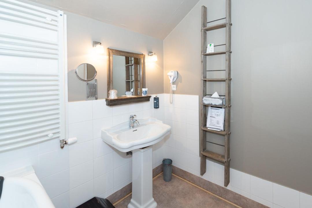 Double or Twin Room with Hot Tub photo 3