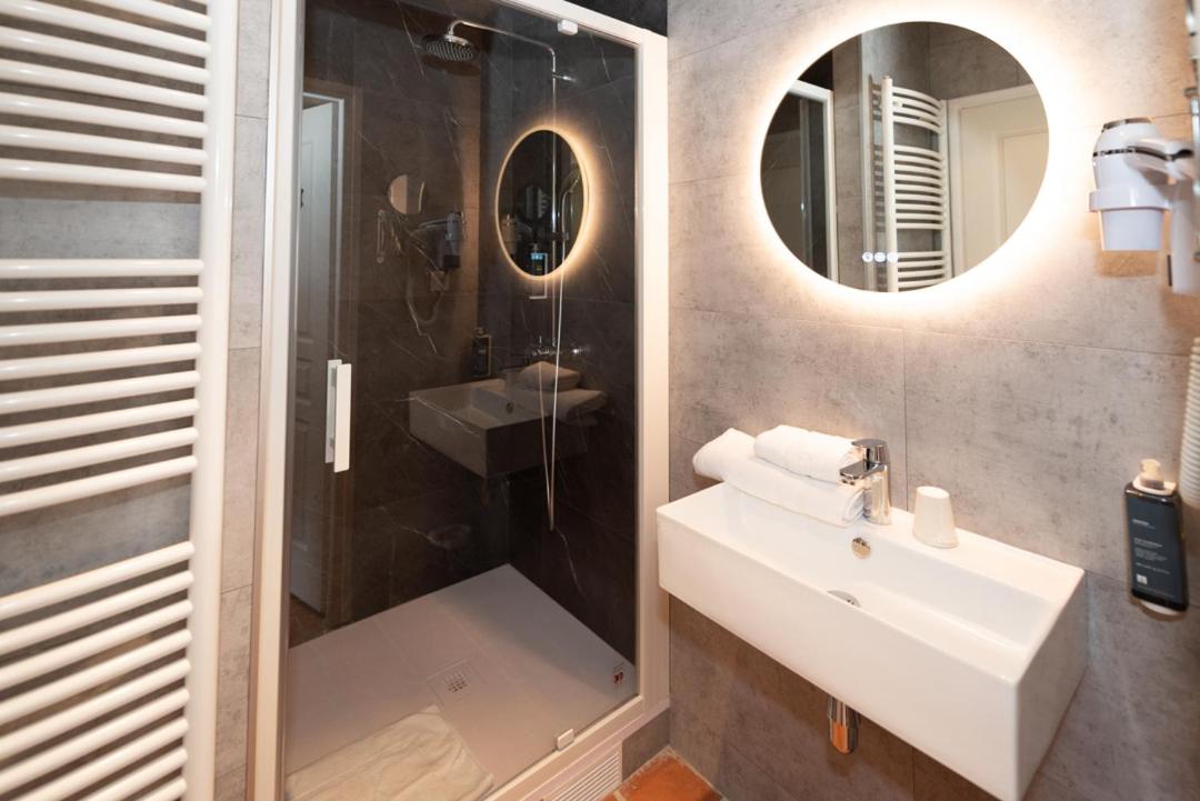 Standard Double or Twin Room photo 2