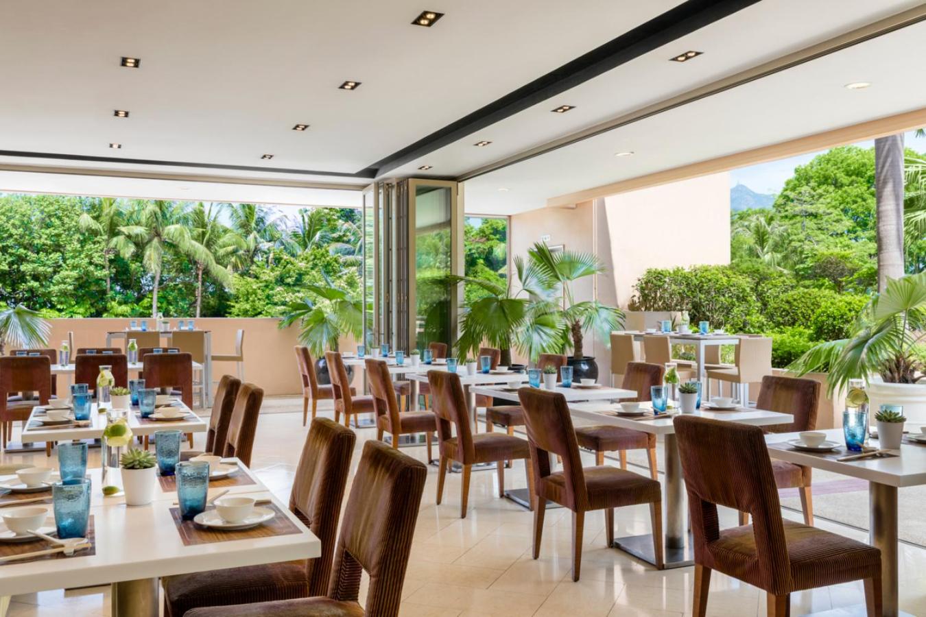 Deluxe Seaview King Room With Hkd300 Dining Credit And In Room Mini Bar Deluxe Seaview King Room With Hkd300 Dining Credit And In Room Mini Bar