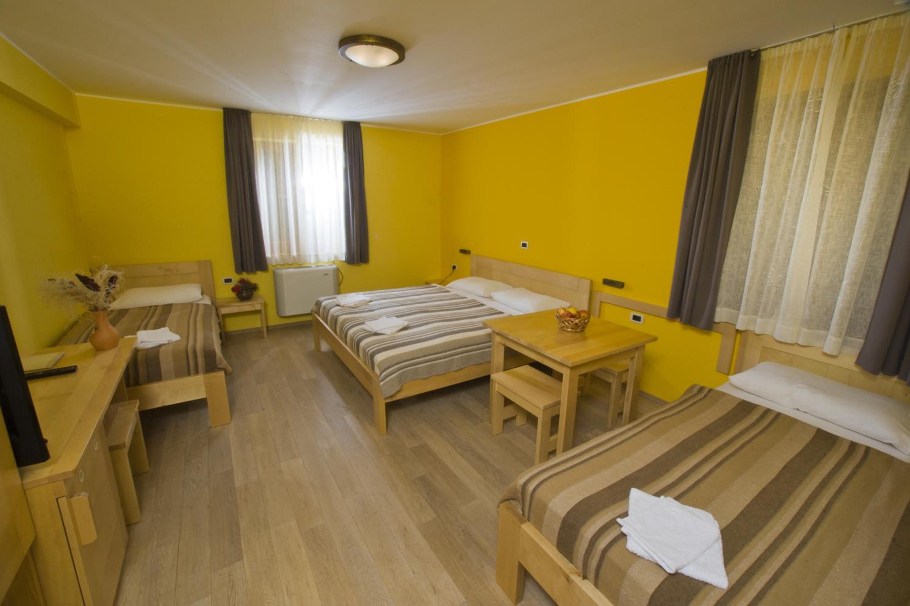 Quadruple Room with Private Bathroom photo 1