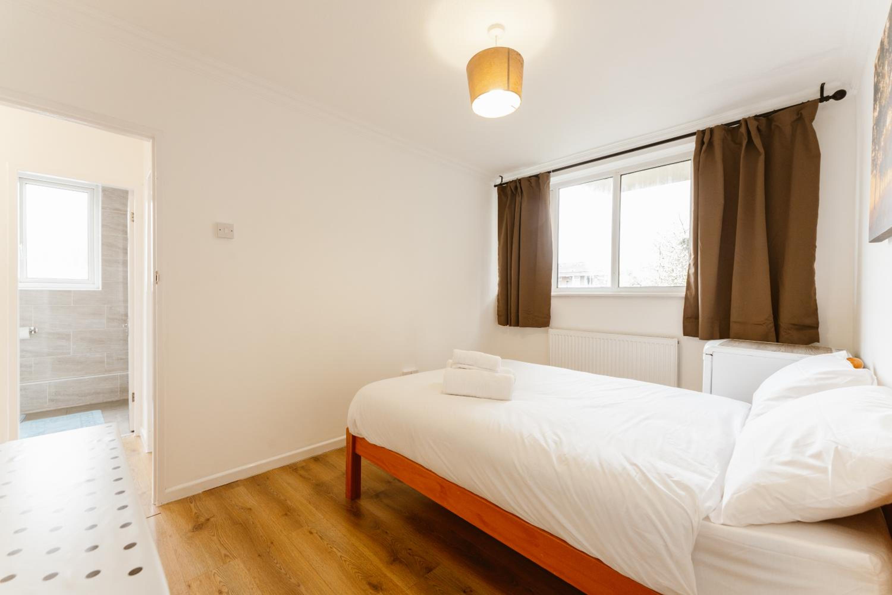 Double Room with Shared Bathroom photo 2