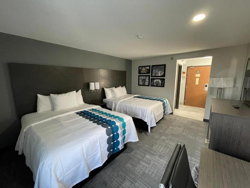 Studio Suite with Two Queen Beds - Non-Smoking - Photo 5
