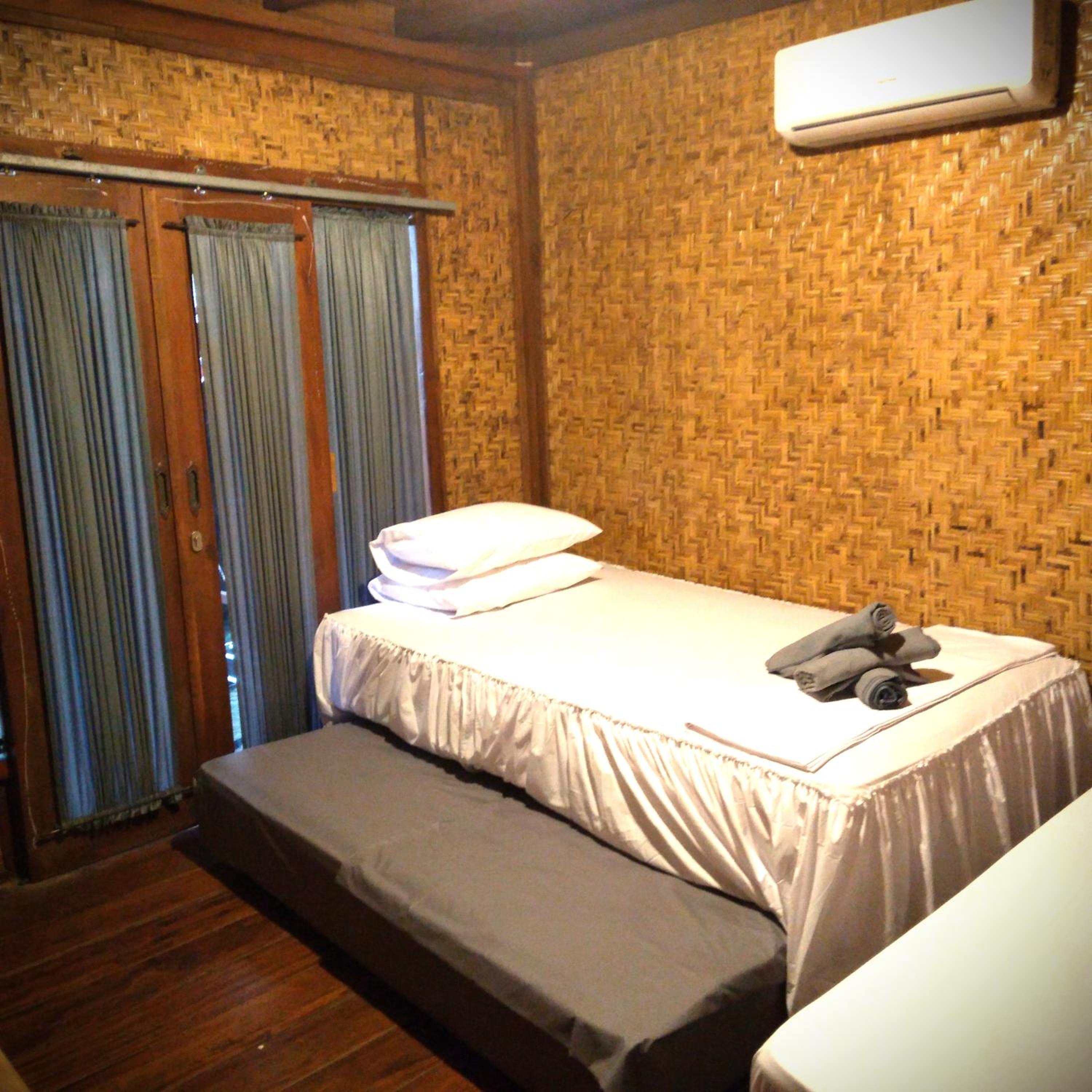 Standard Twin Room with Garden View - Photo 5