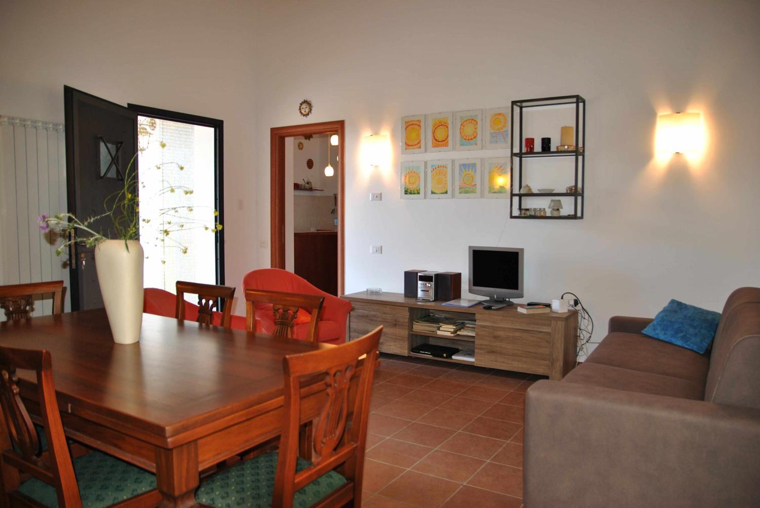 Two-Bedroom House - Photo 12