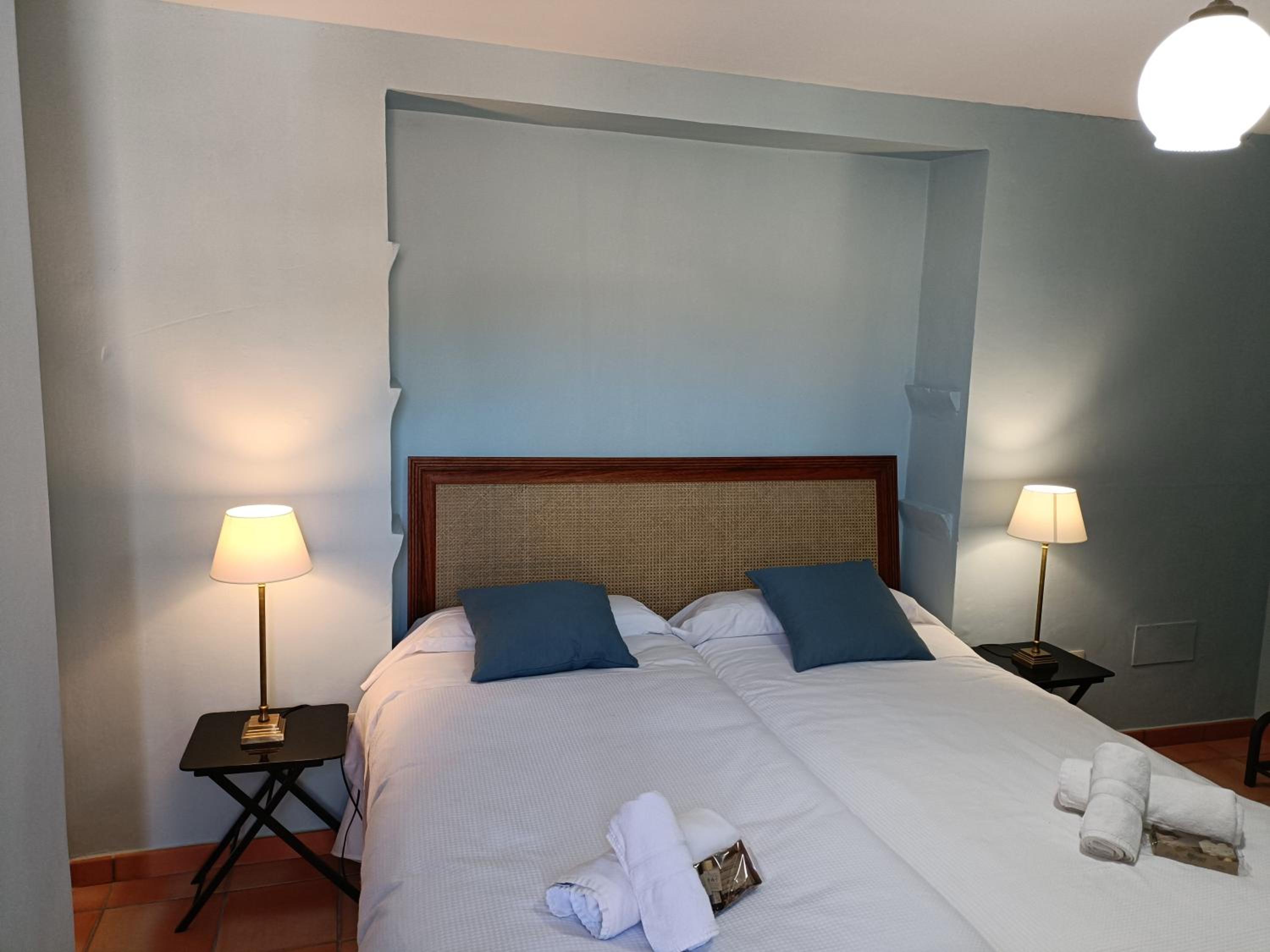 Habitación Estándar con Dos Camas y Baño Compartido