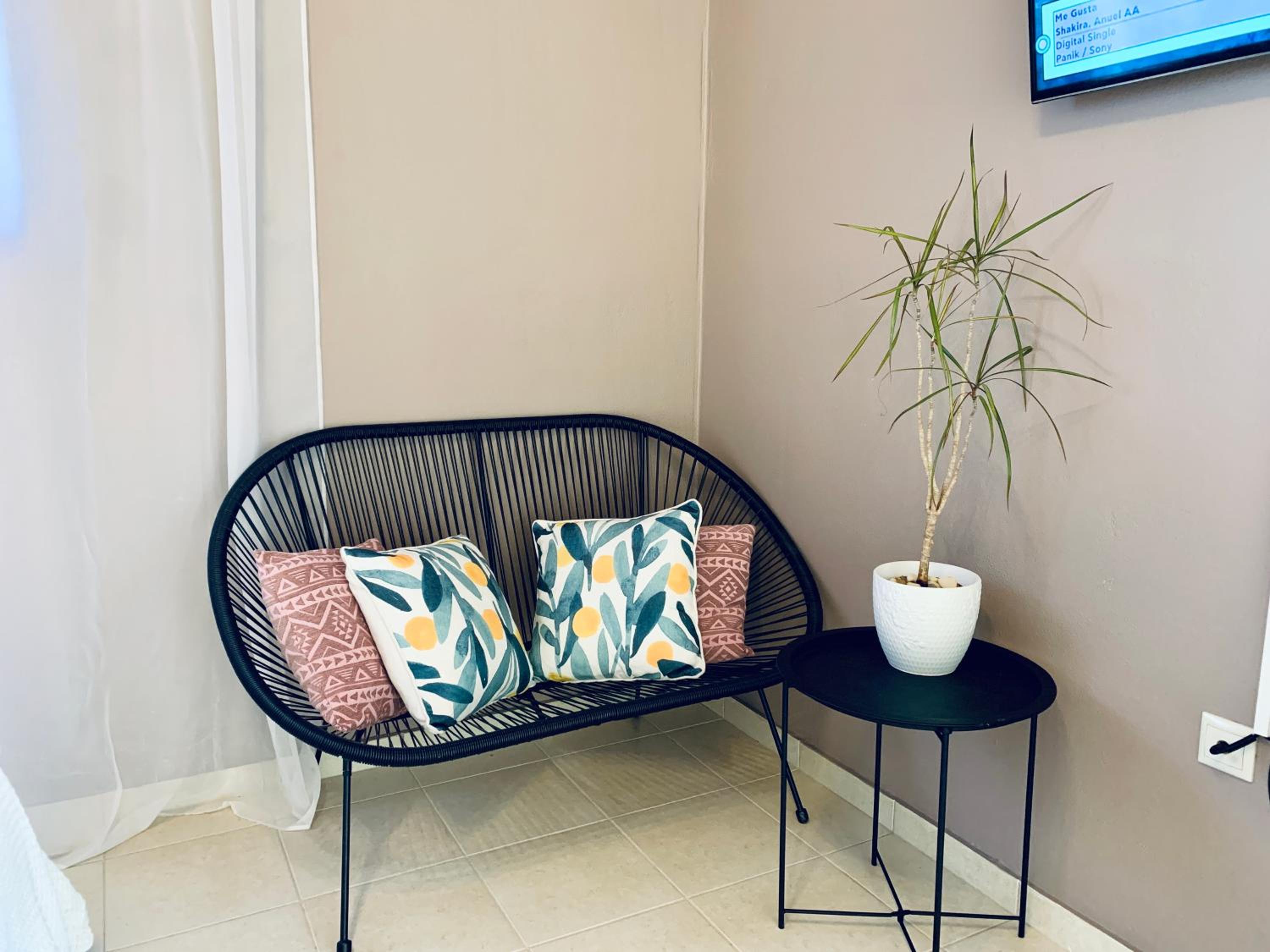 Deluxe Junior Suite - Photo 12