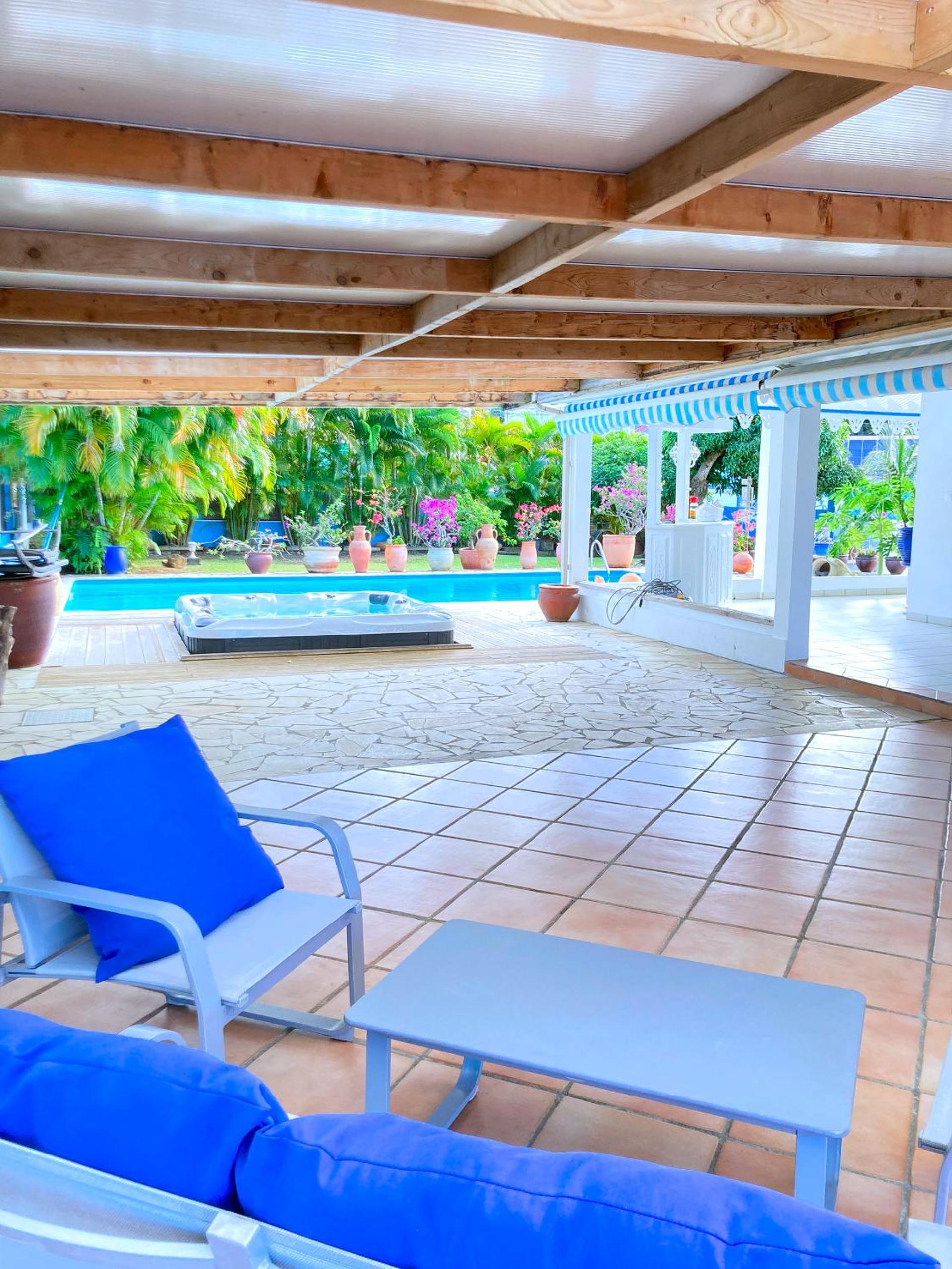 Villa photo 2