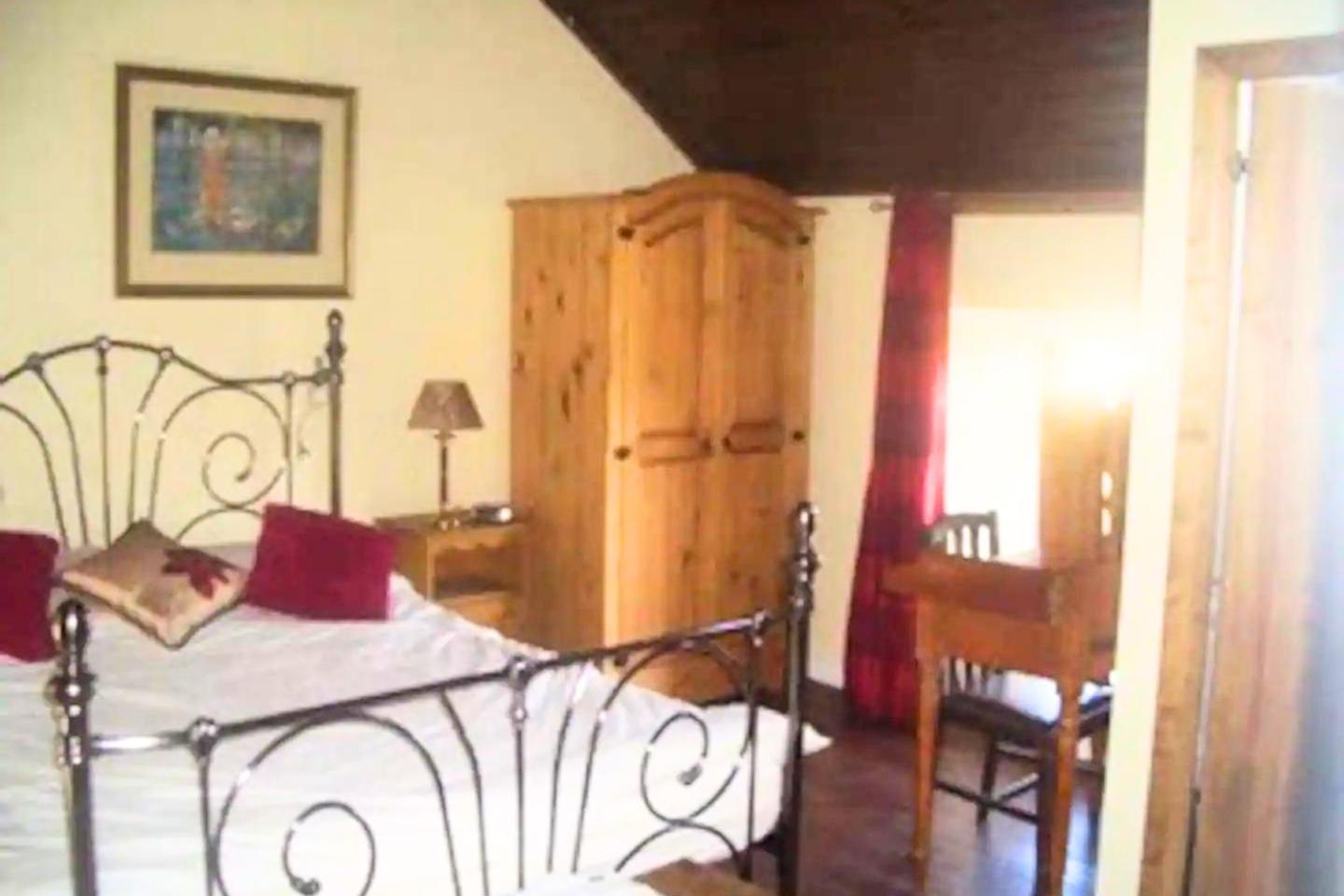 Three-Bedroom House photo 3
