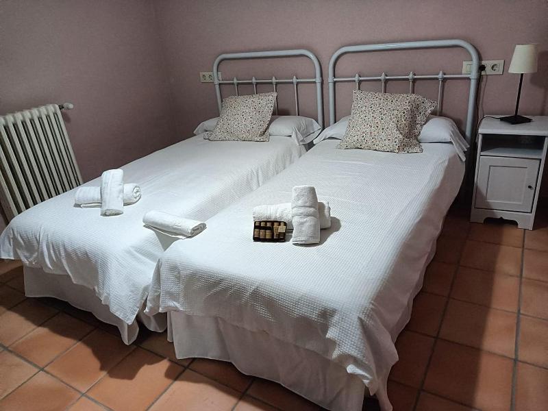 Twin Room - Photo 2