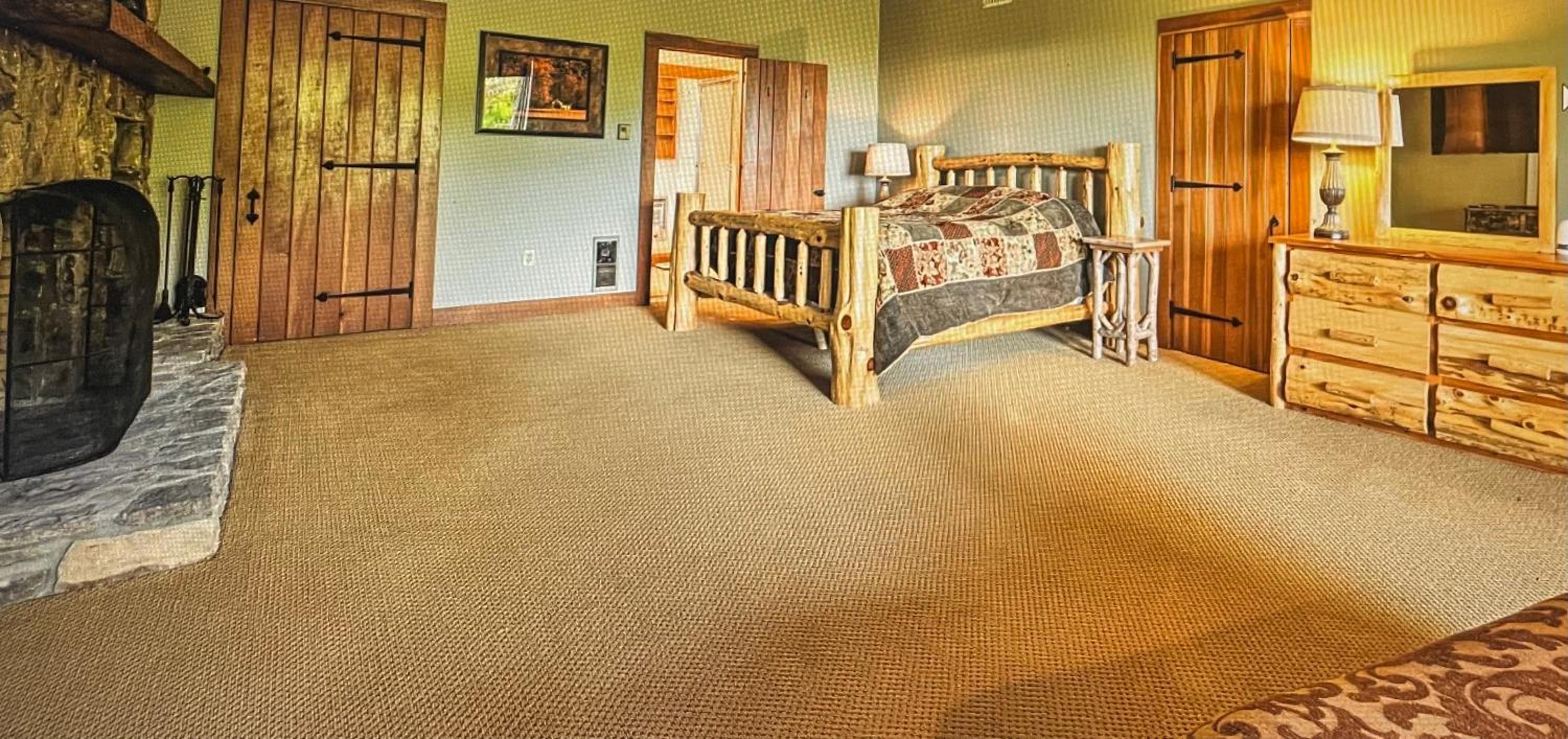 Six-Bedroom House photo 1