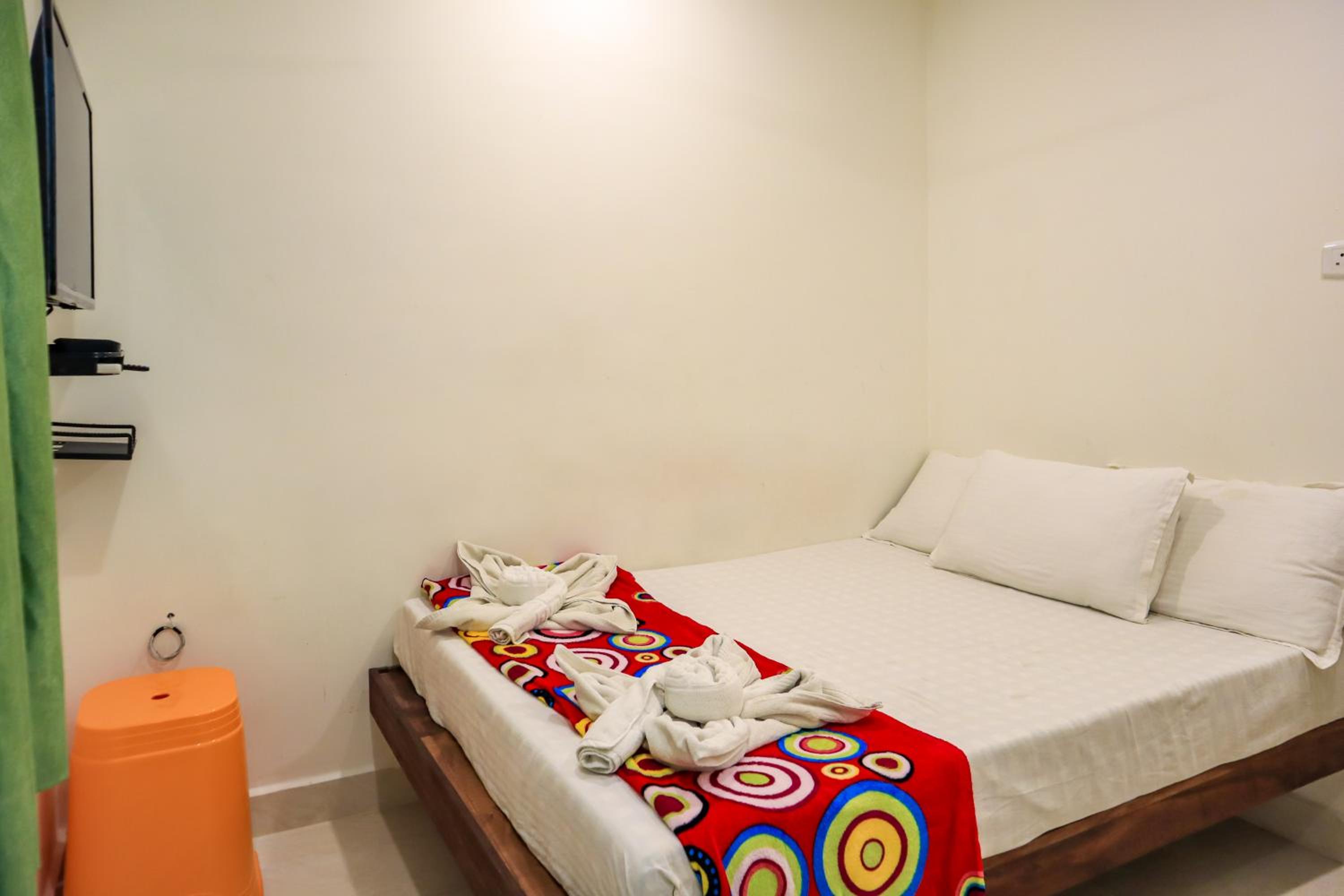 Budget Double Room - Photo 5