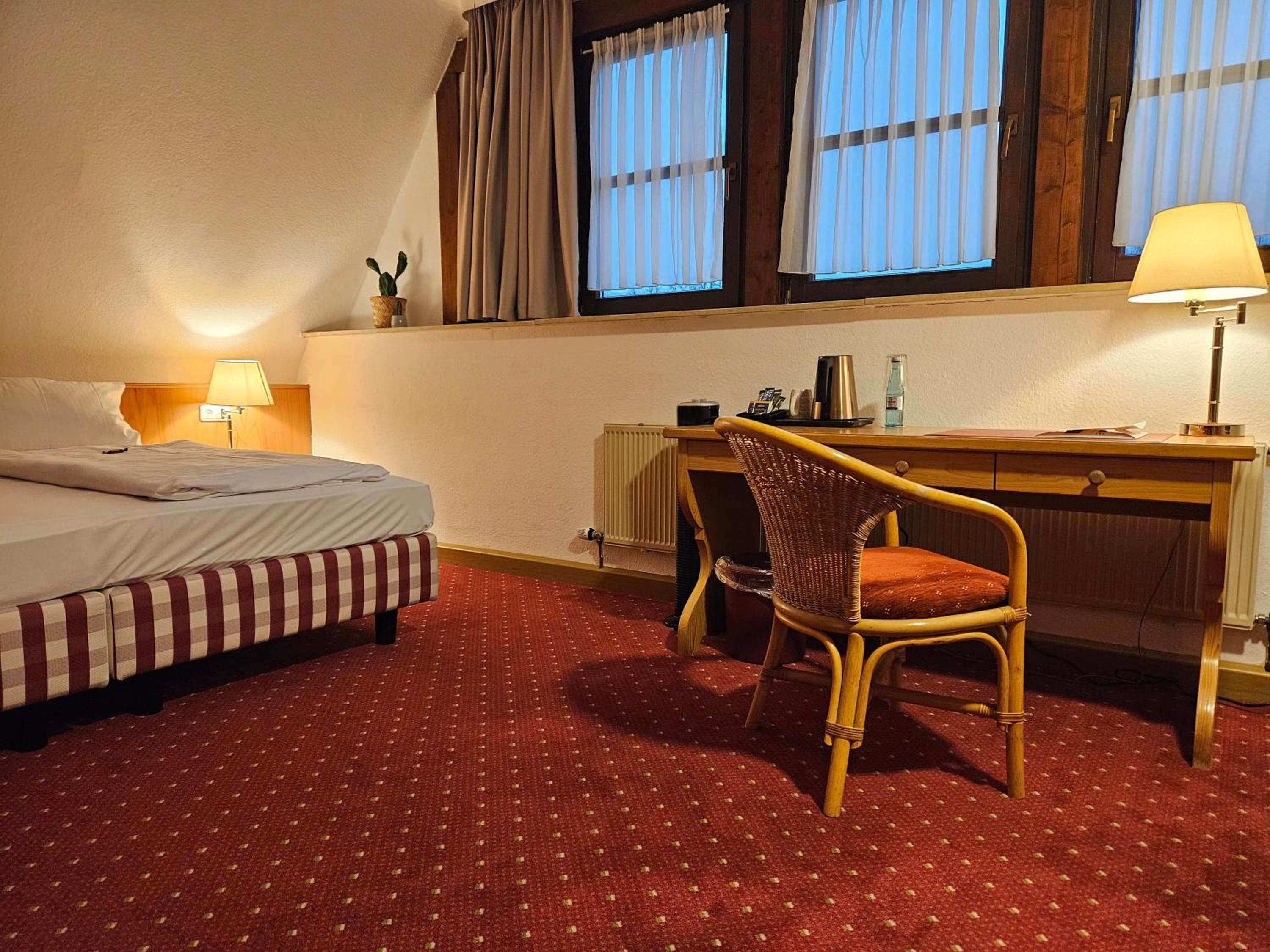 Large Double Room - Photo 17