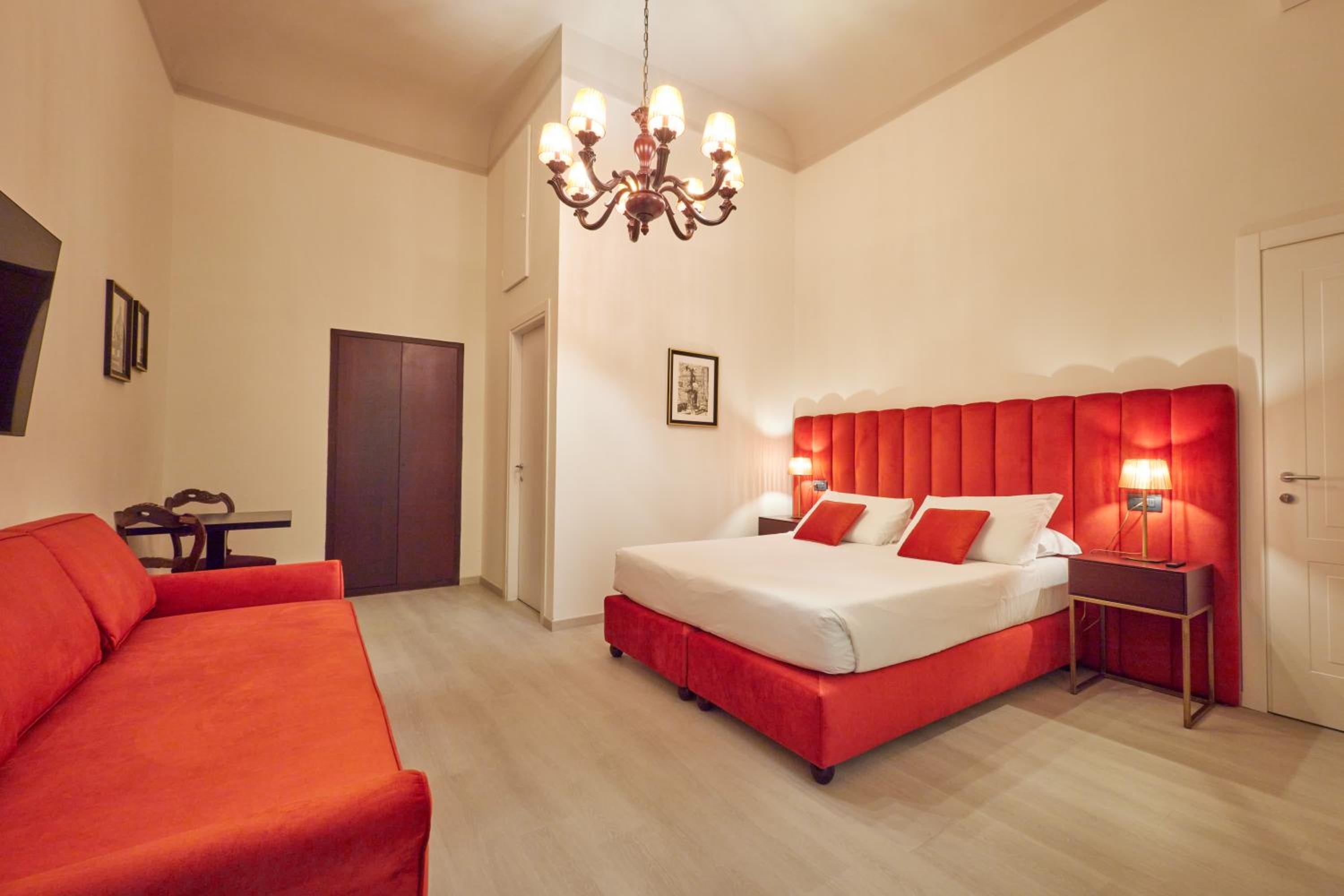 Queen Room photo 2