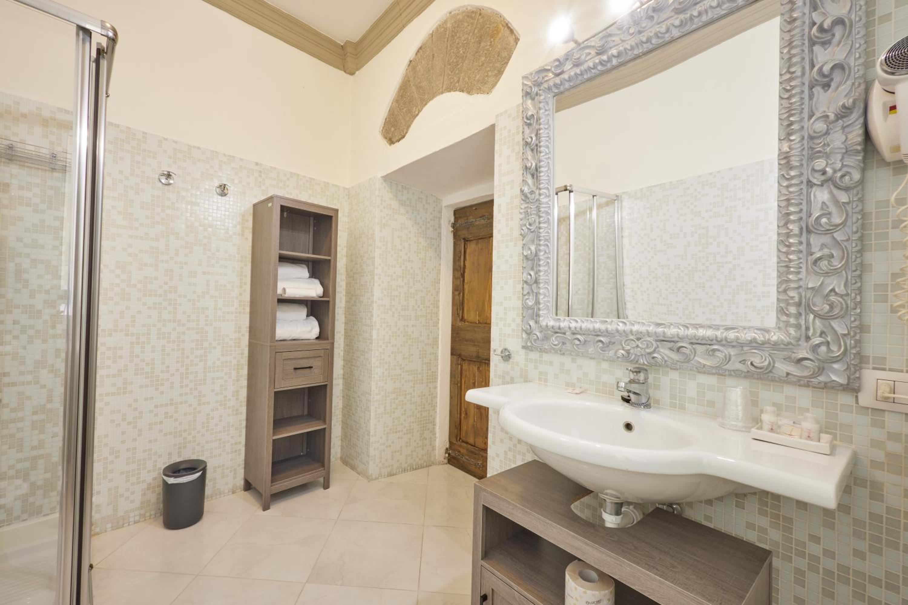 Superior King Room photo 2