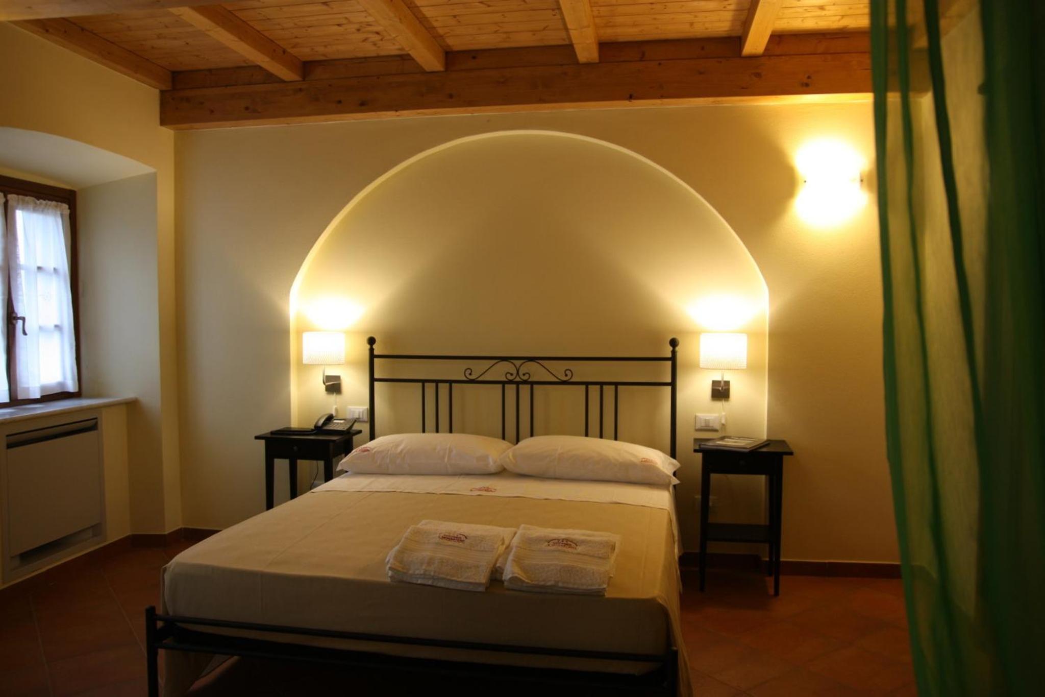 Large Double Room photo 3