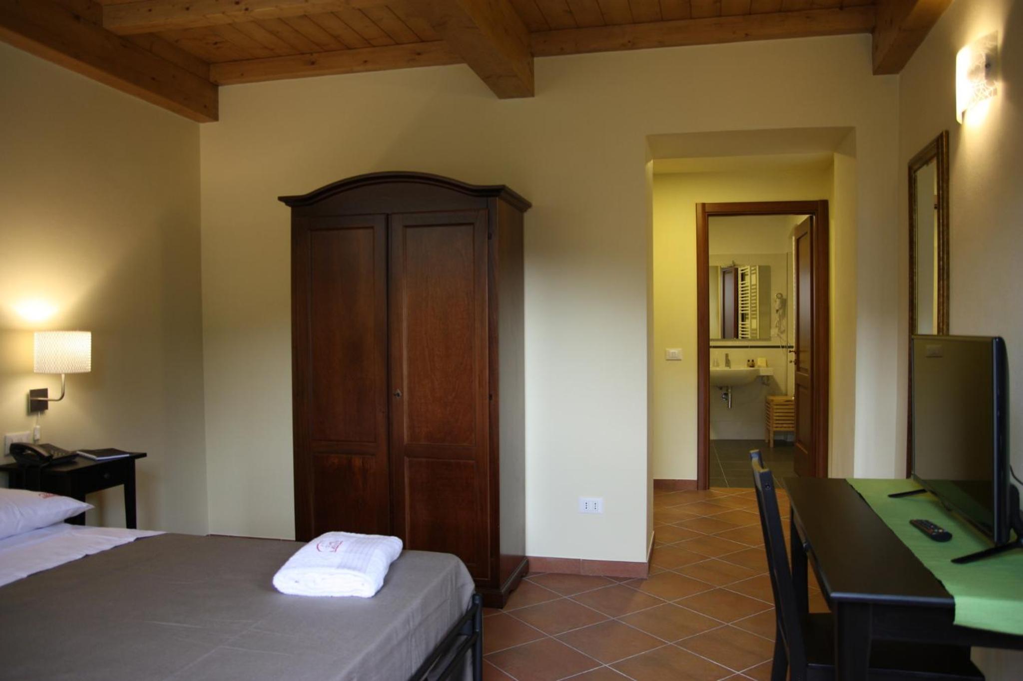 Double Room with Private Bathroom - Photo 1