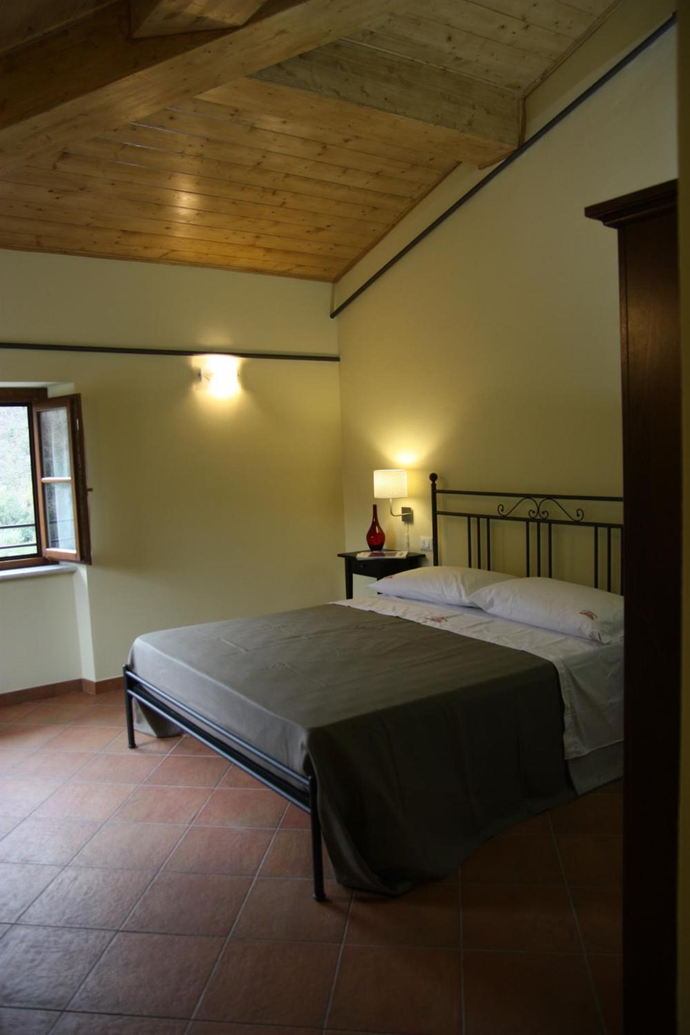 Double Room with Private Bathroom - Photo 2