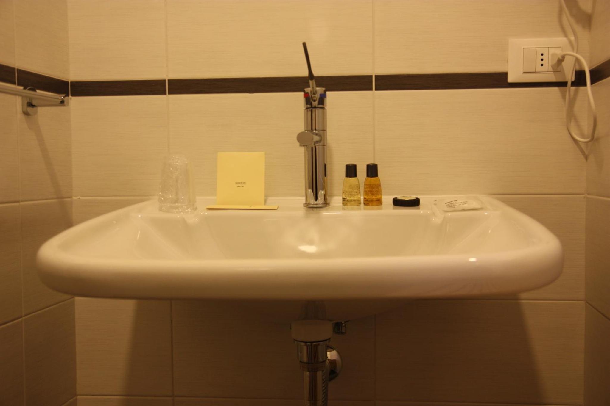 Double Room - Disability Access - Photo 3