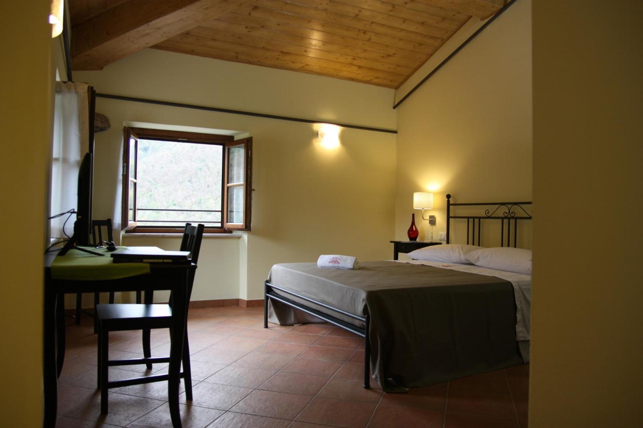 Double Room with Private Bathroom - Photo 3