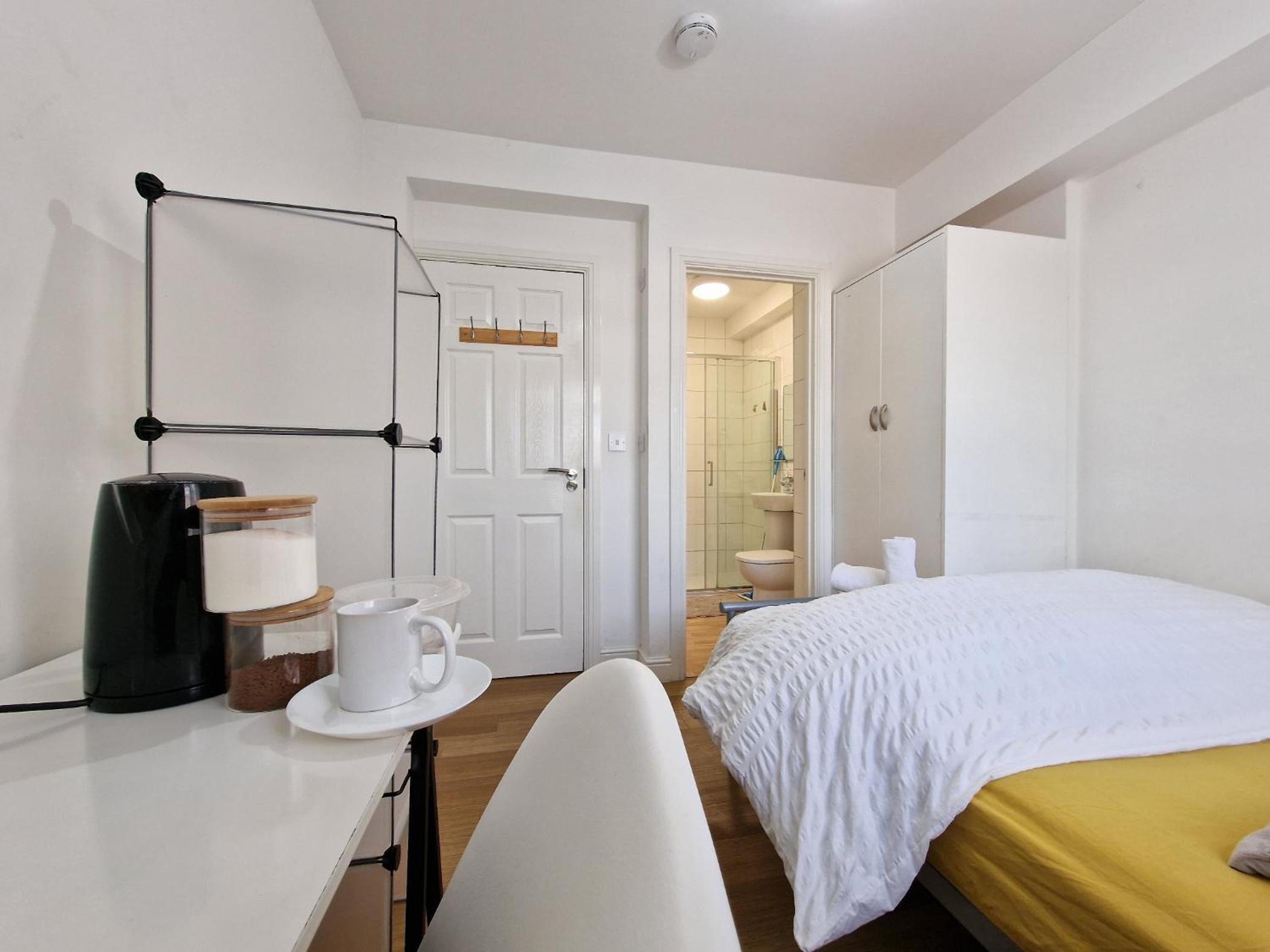 Double Room with Private Bathroom photo 1