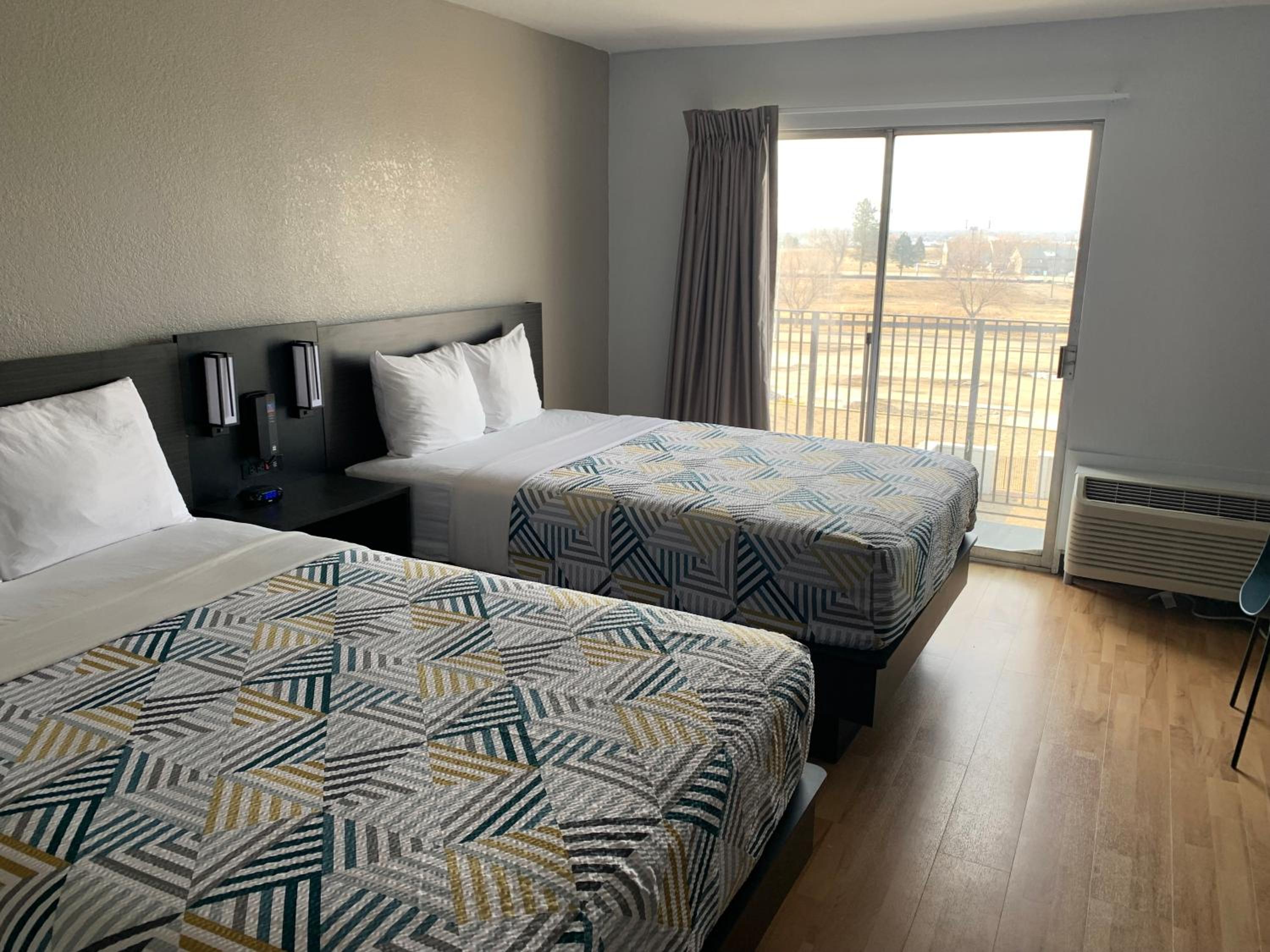 Quadruple Room - Non-Smoking - Photo 8