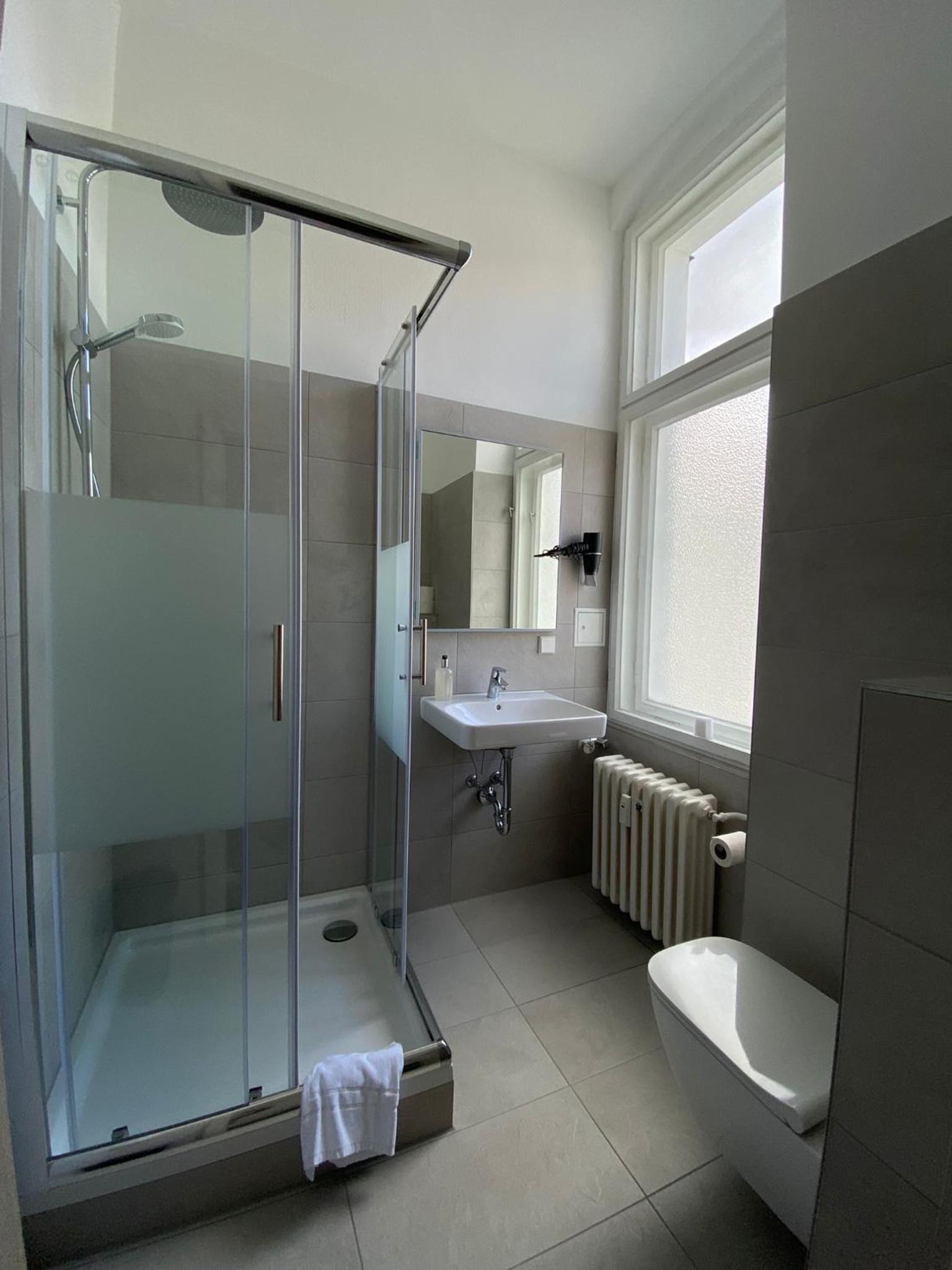 Single Room with Private Bathroom photo 2