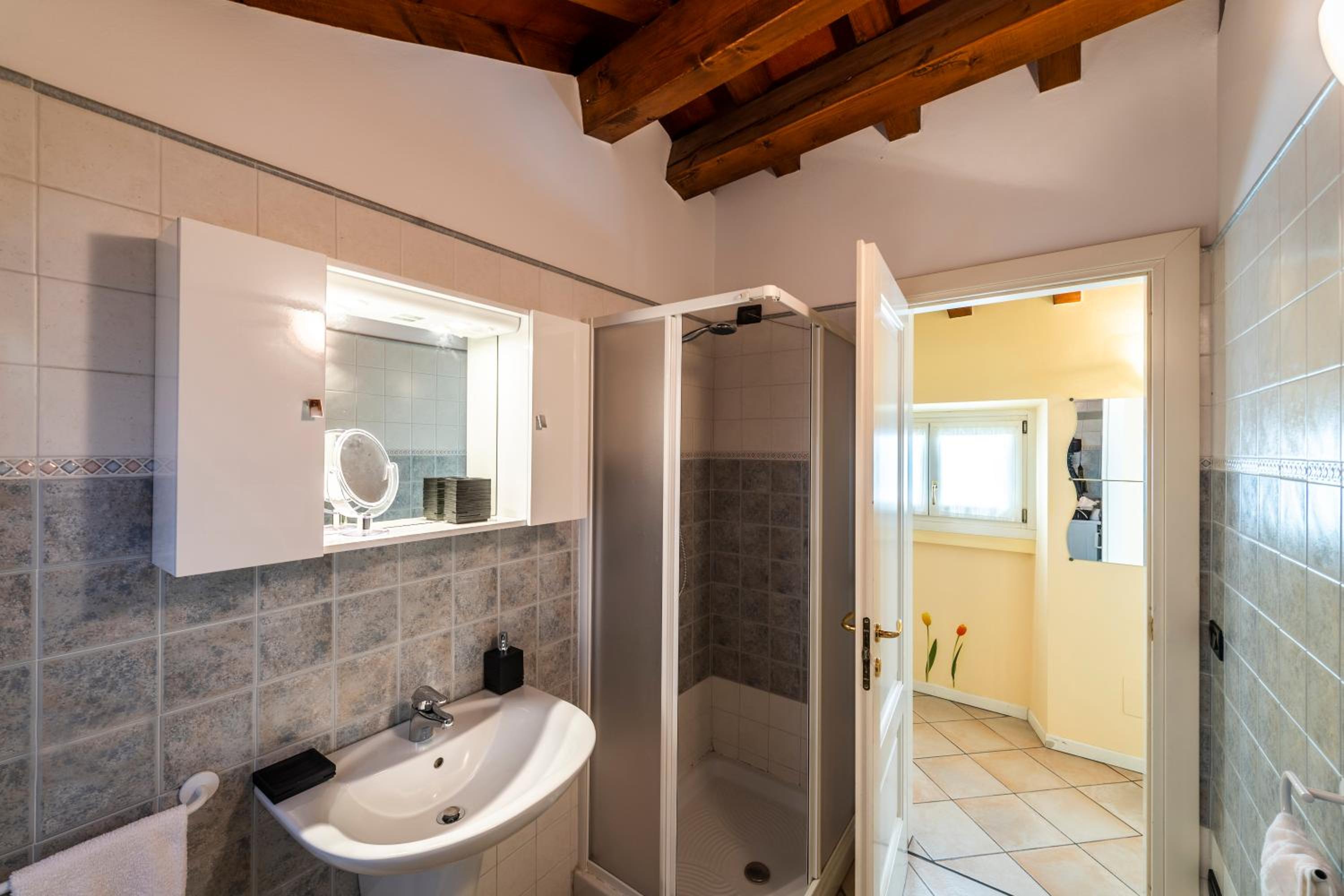 Family Two-Bedroom Apartment with View photo 3