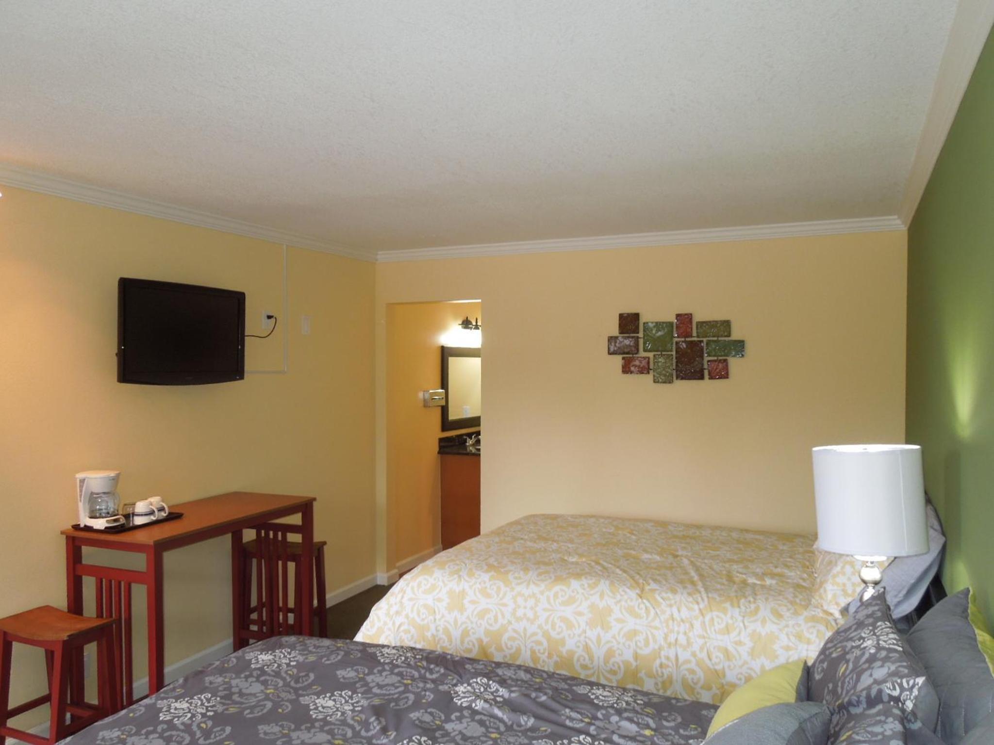 Superior Queen Room with Two Queen Beds - Photo 6