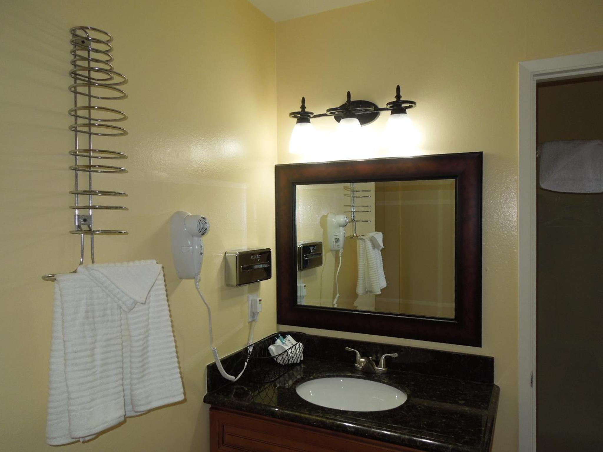 Deluxe Queen Room with Two Queen Beds - Photo 2
