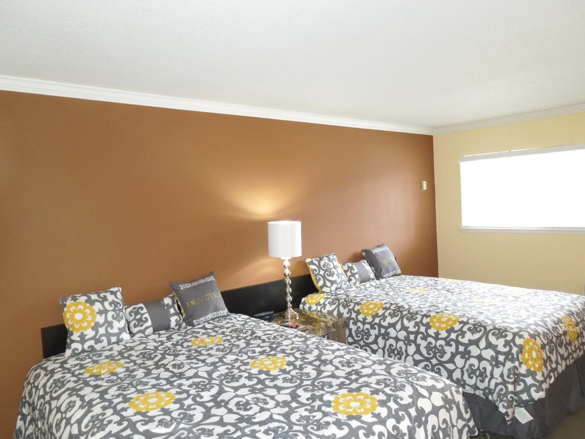 Superior Queen Room with Two Queen Beds - Photo 7