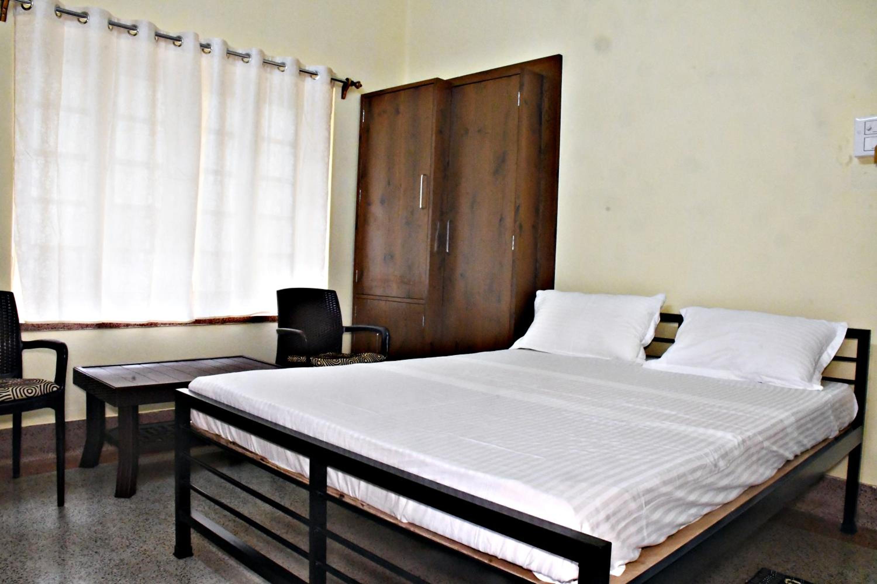 Deluxe King Suite photo 1