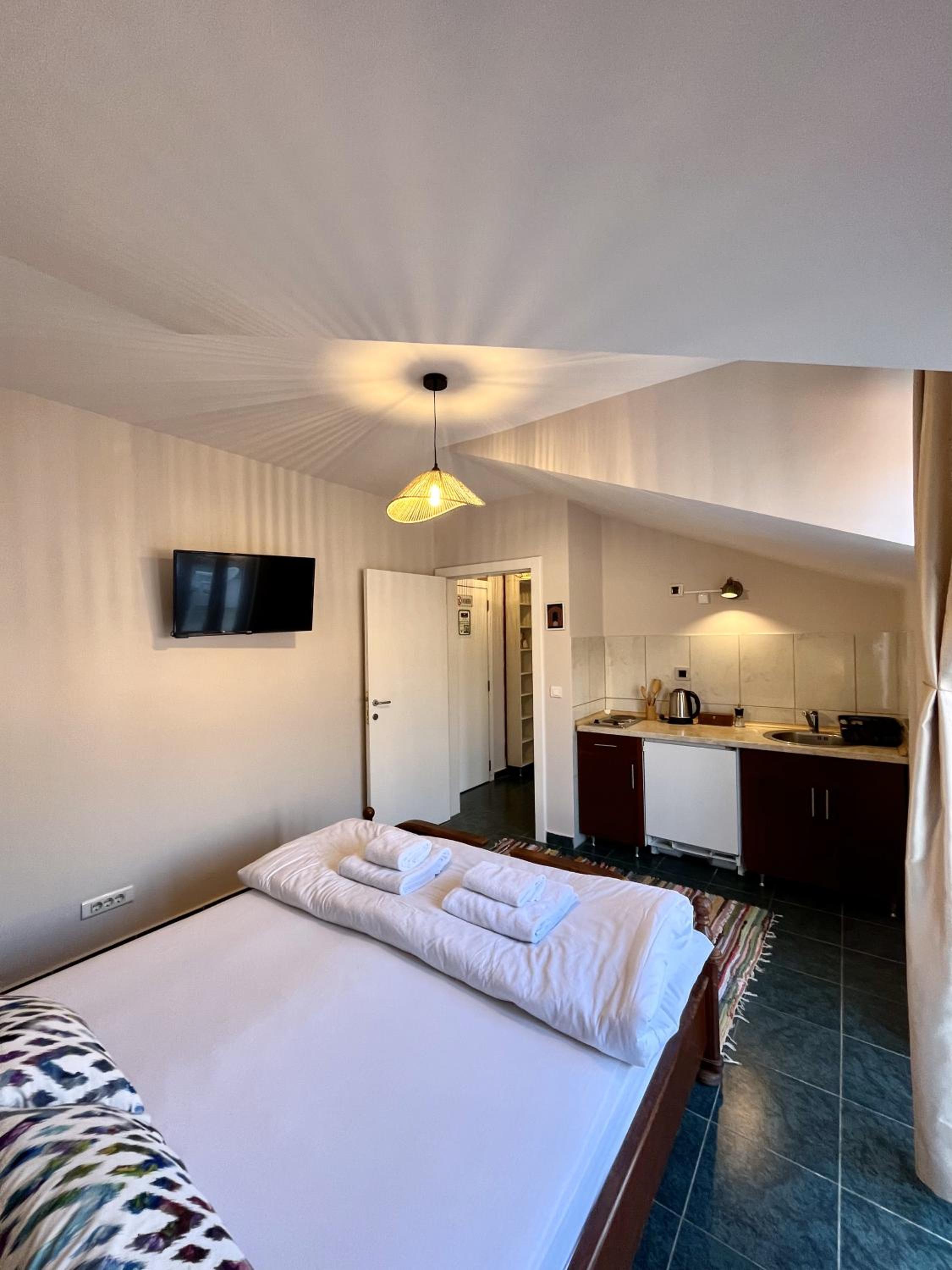 Superior Studio with Balcony - Photo 31