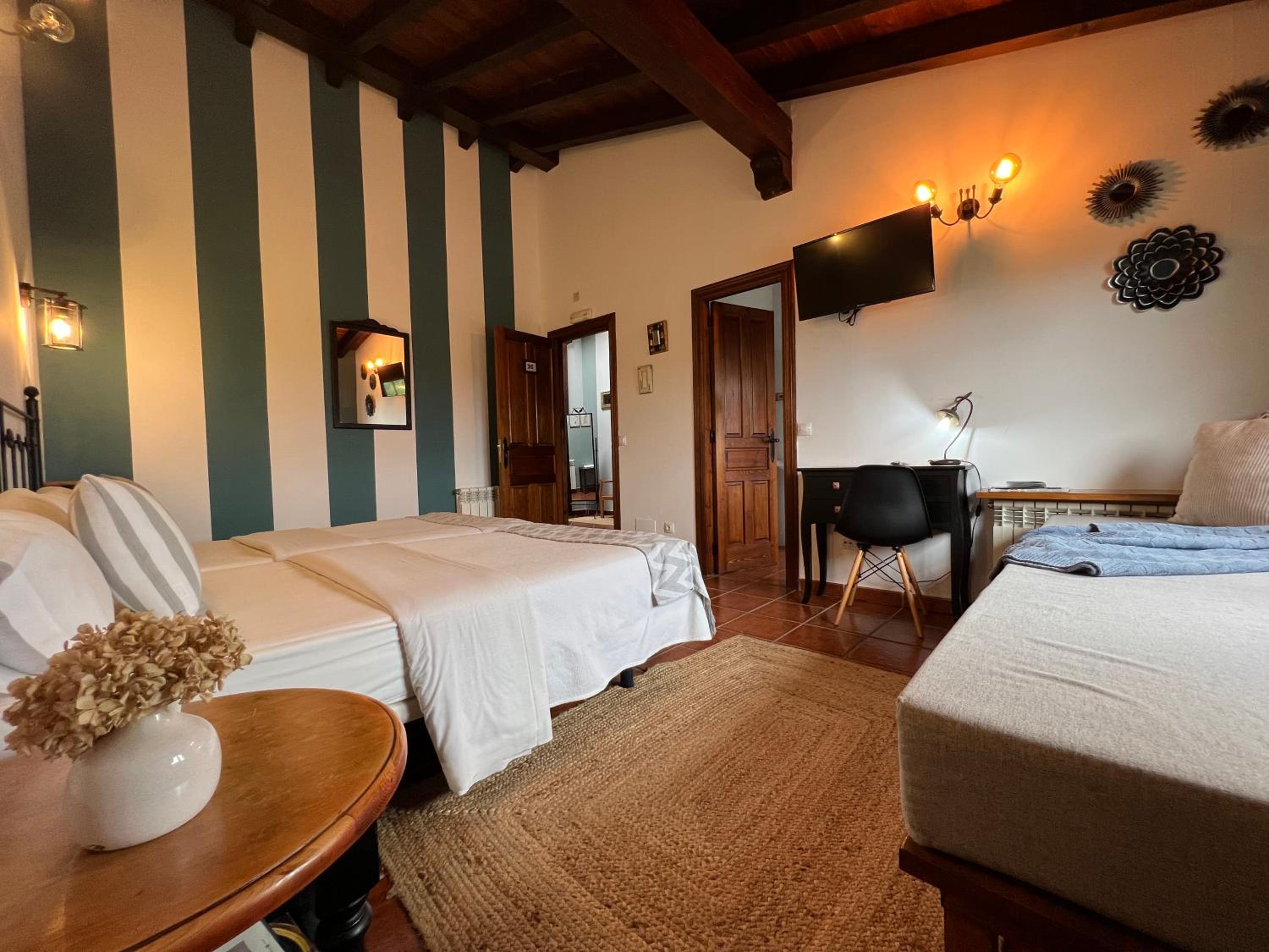 Twin Room - Photo 1