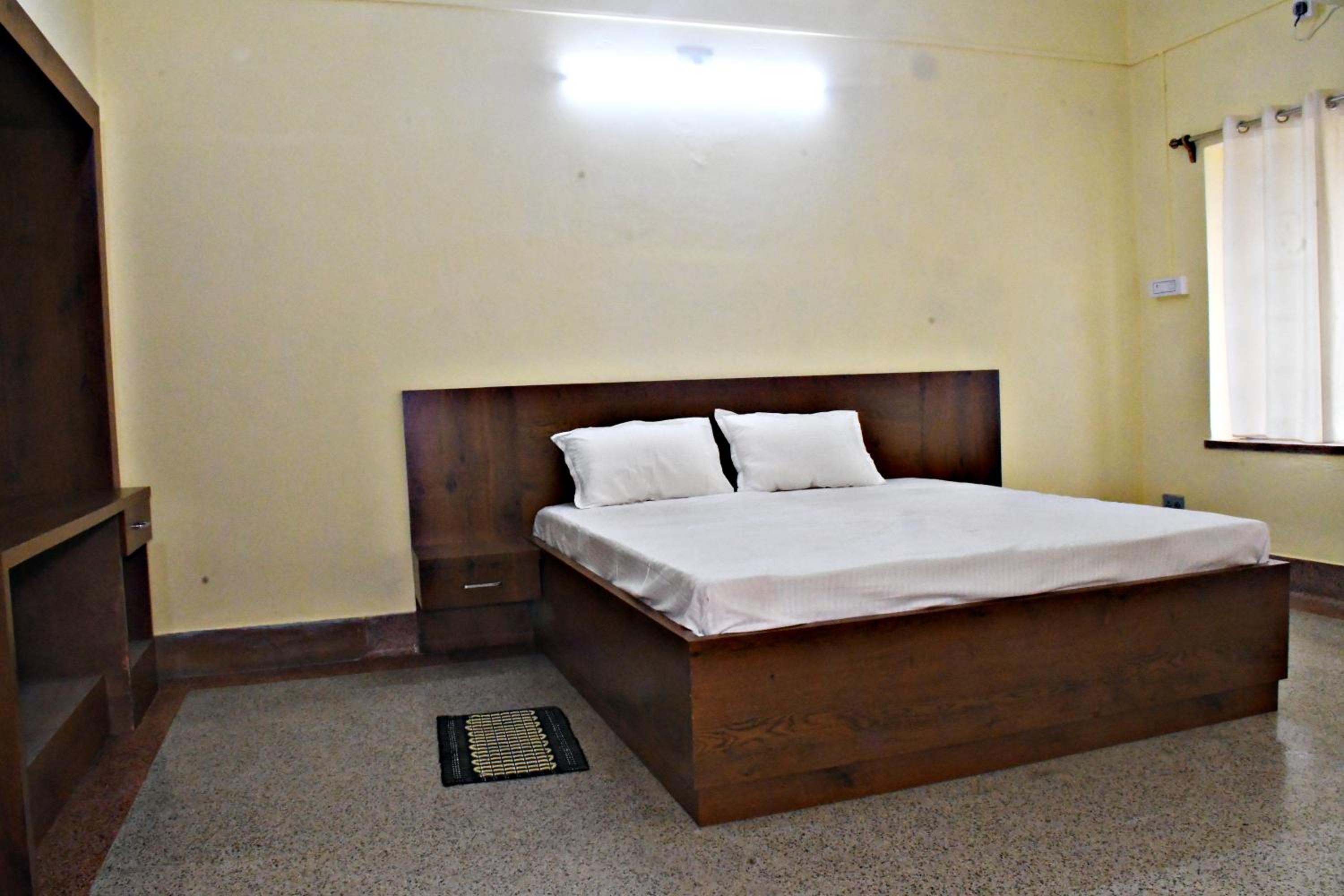 Deluxe King Suite photo 3