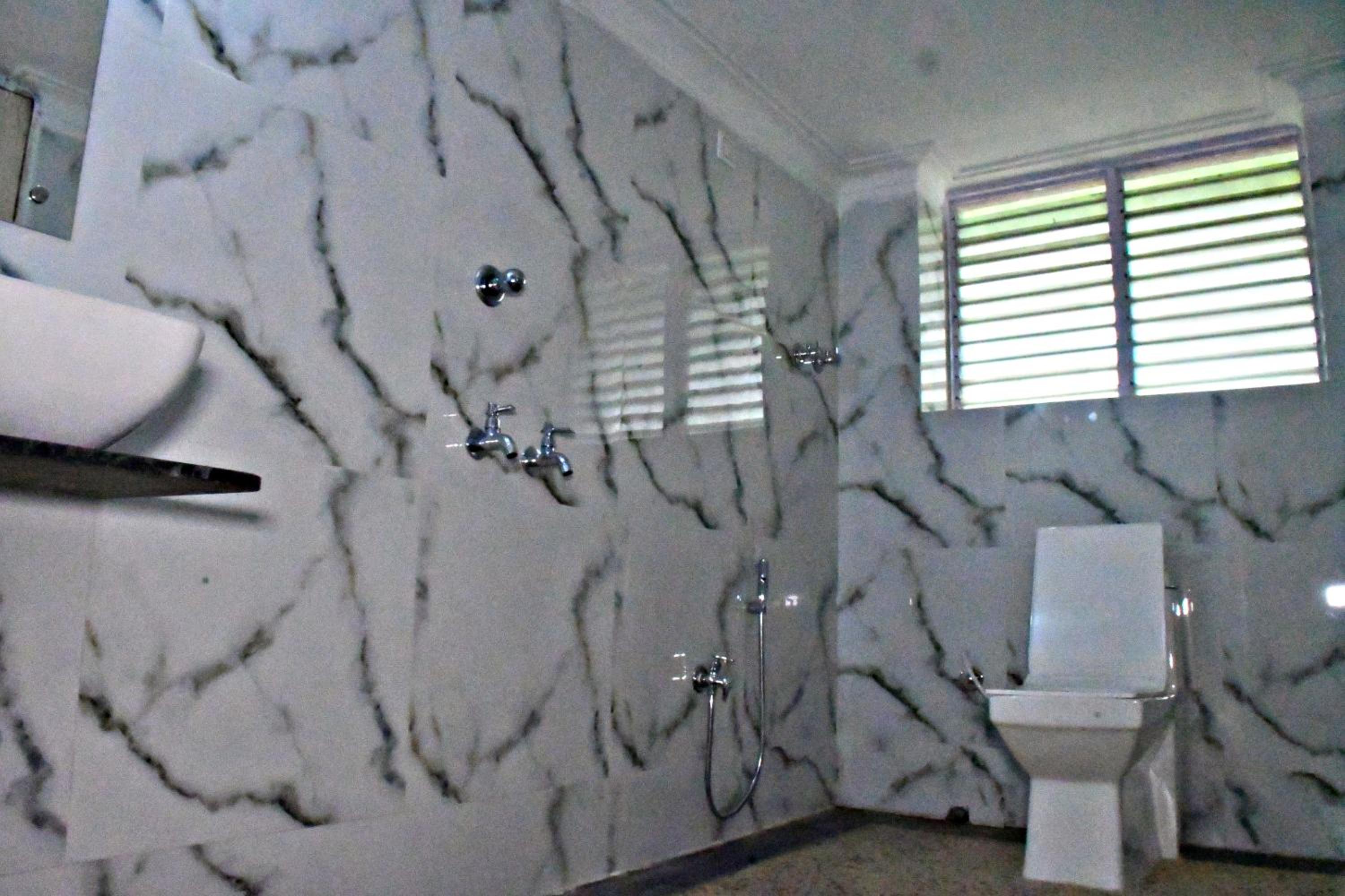 Deluxe King Suite photo 2