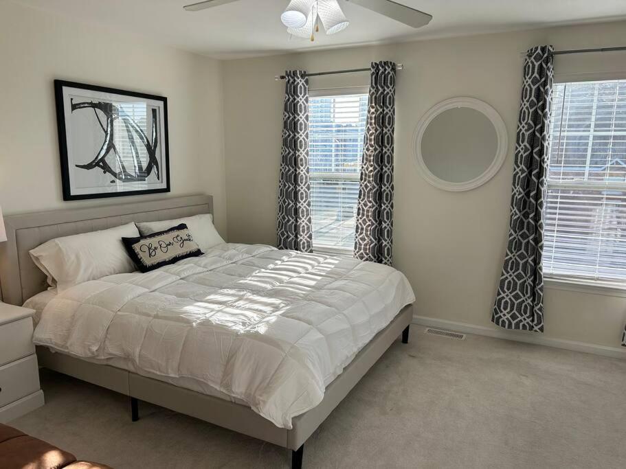 Three-Bedroom House - Photo 6