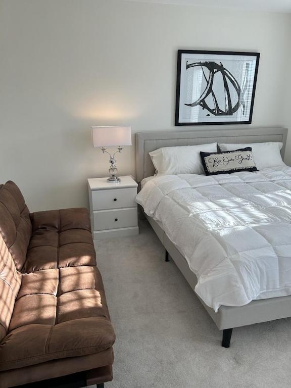 Three-Bedroom House - Photo 3