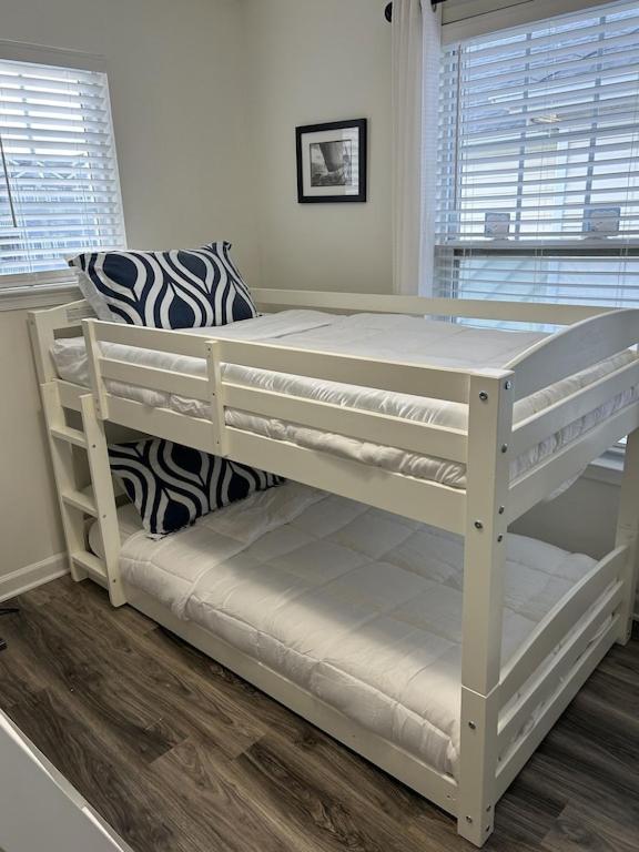 Three-Bedroom House - Photo 12