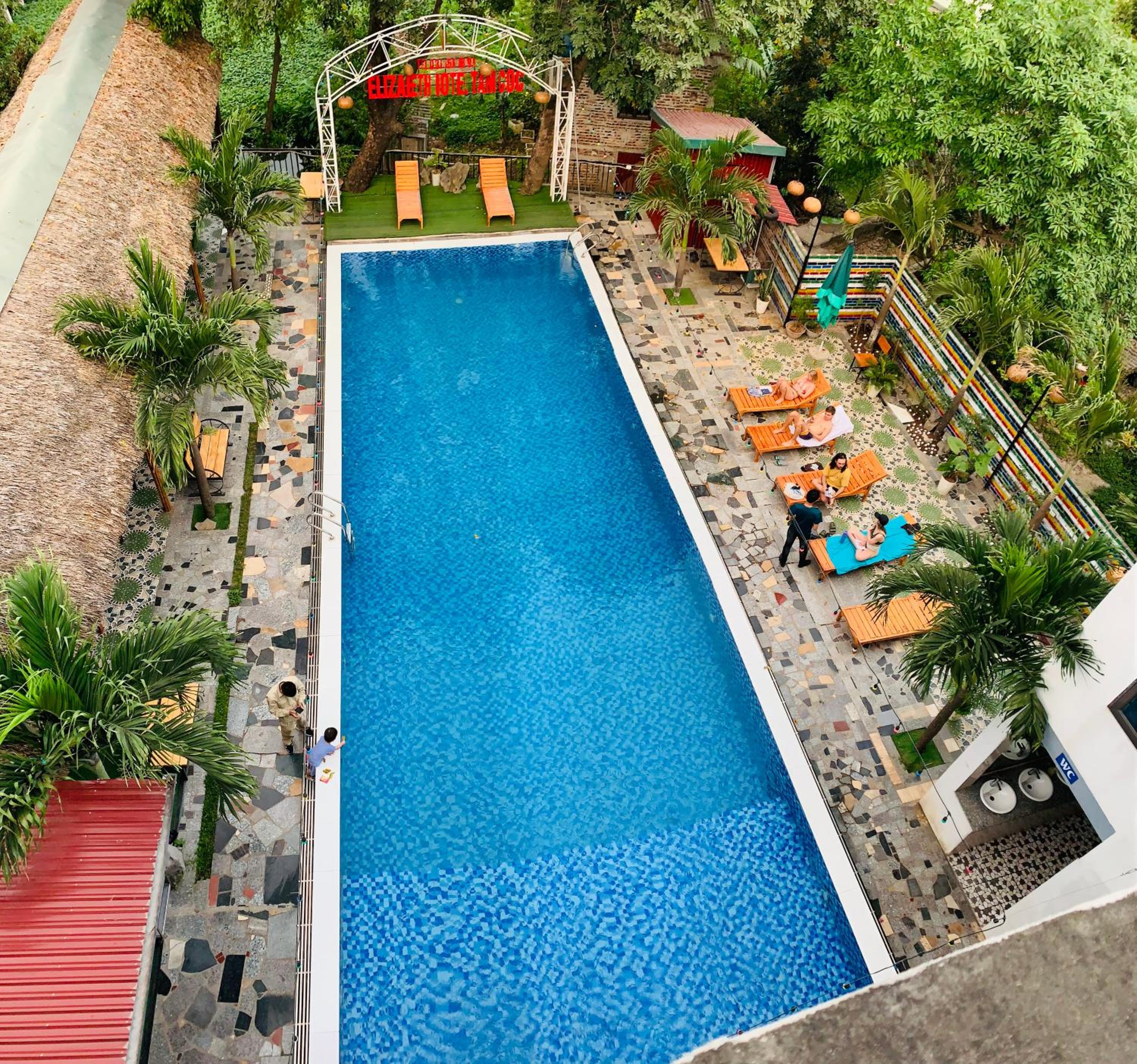Double Room with Pool View - Photo 6
