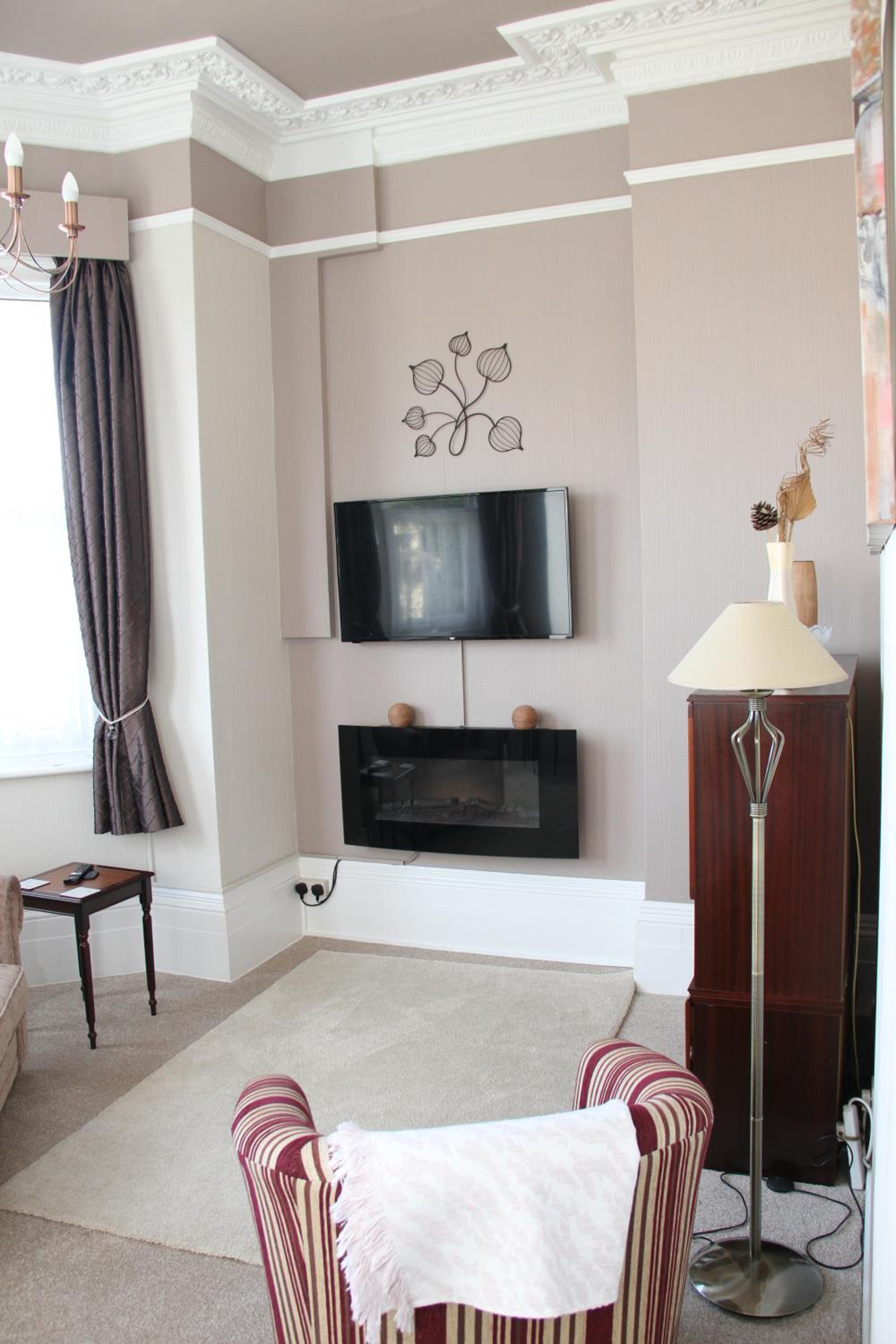 One-Bedroom Apartment photo 3