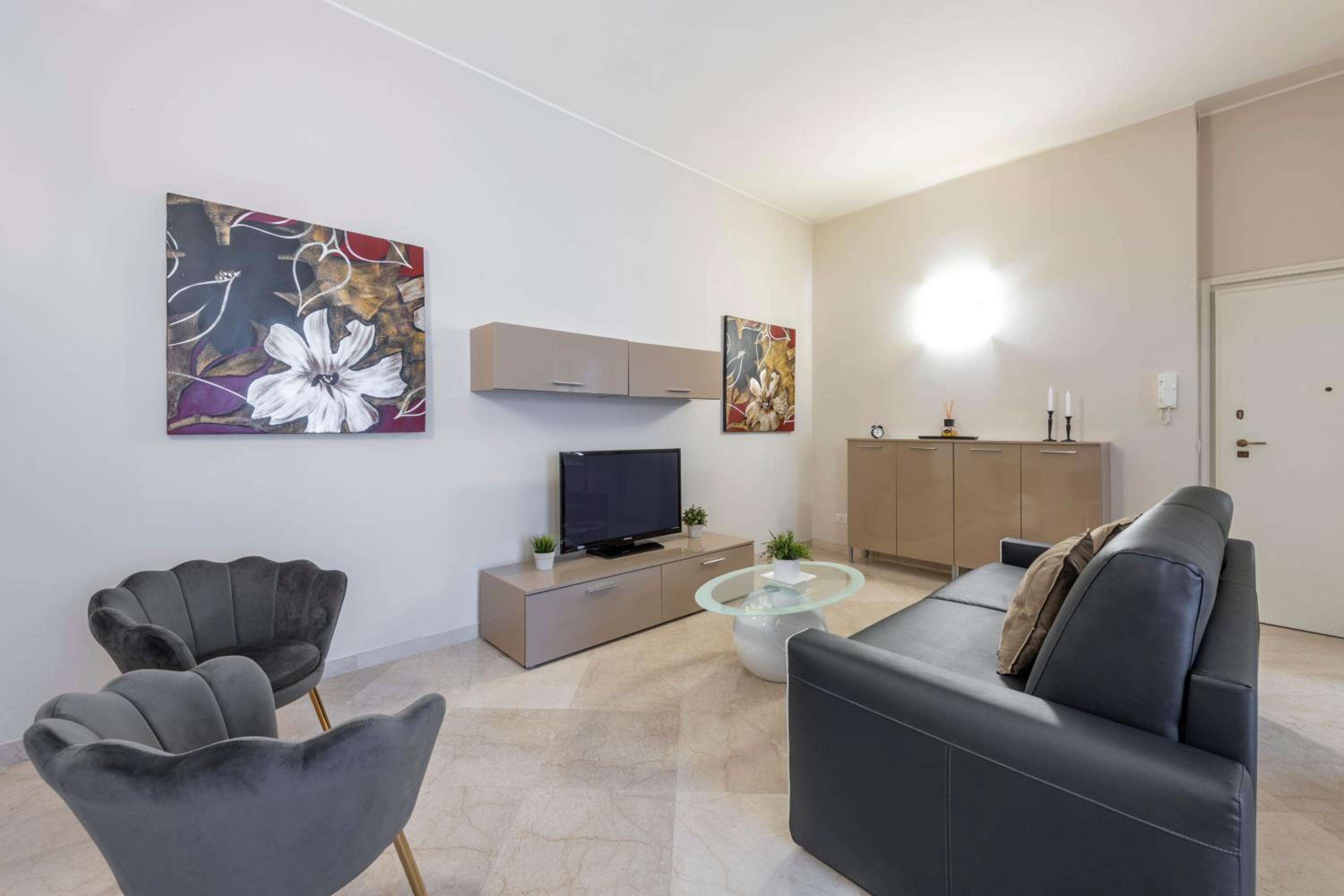 One-Bedroom Apartment - Via Fatebenefratelli 15