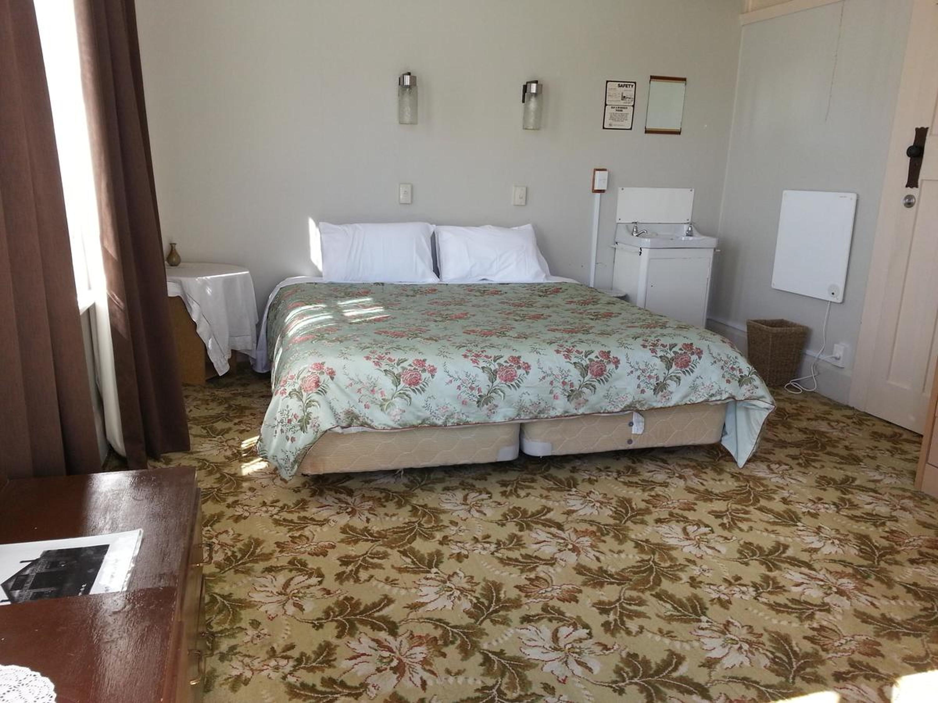 King Room with Balcony - Photo 2